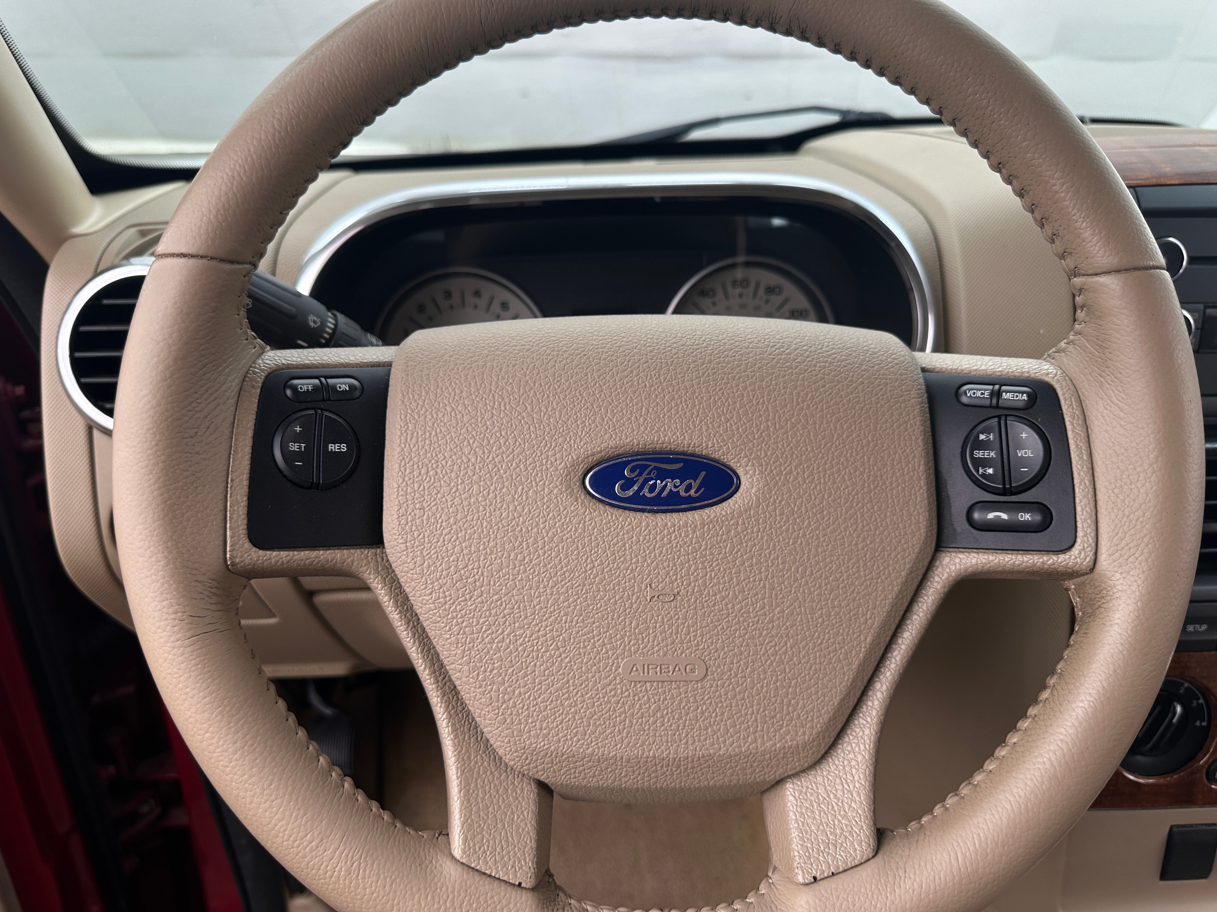 2010 Ford Explorer Eddie Bauer 4