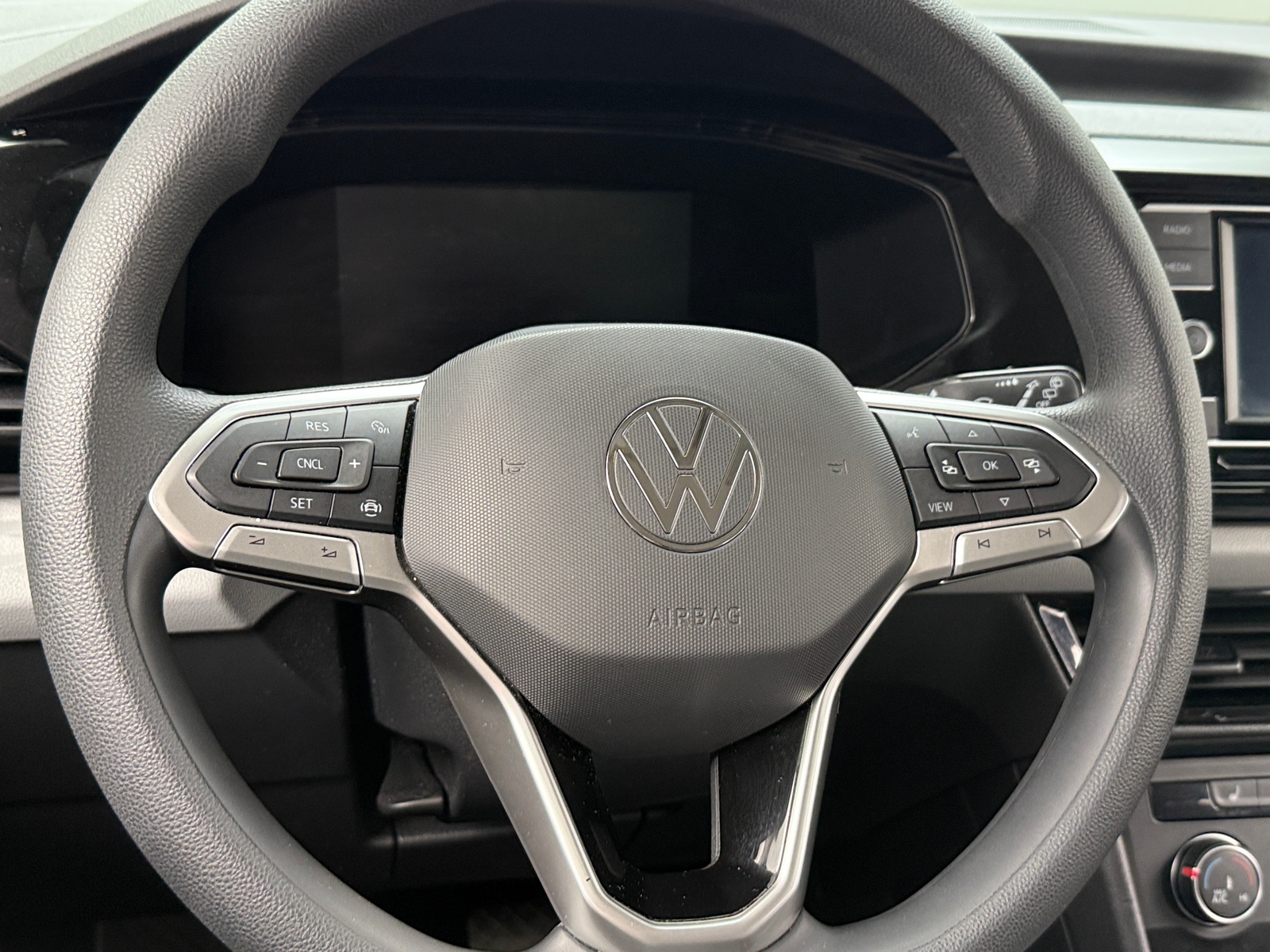 Thumbnail: 2022 Volkswagen Taos - 5