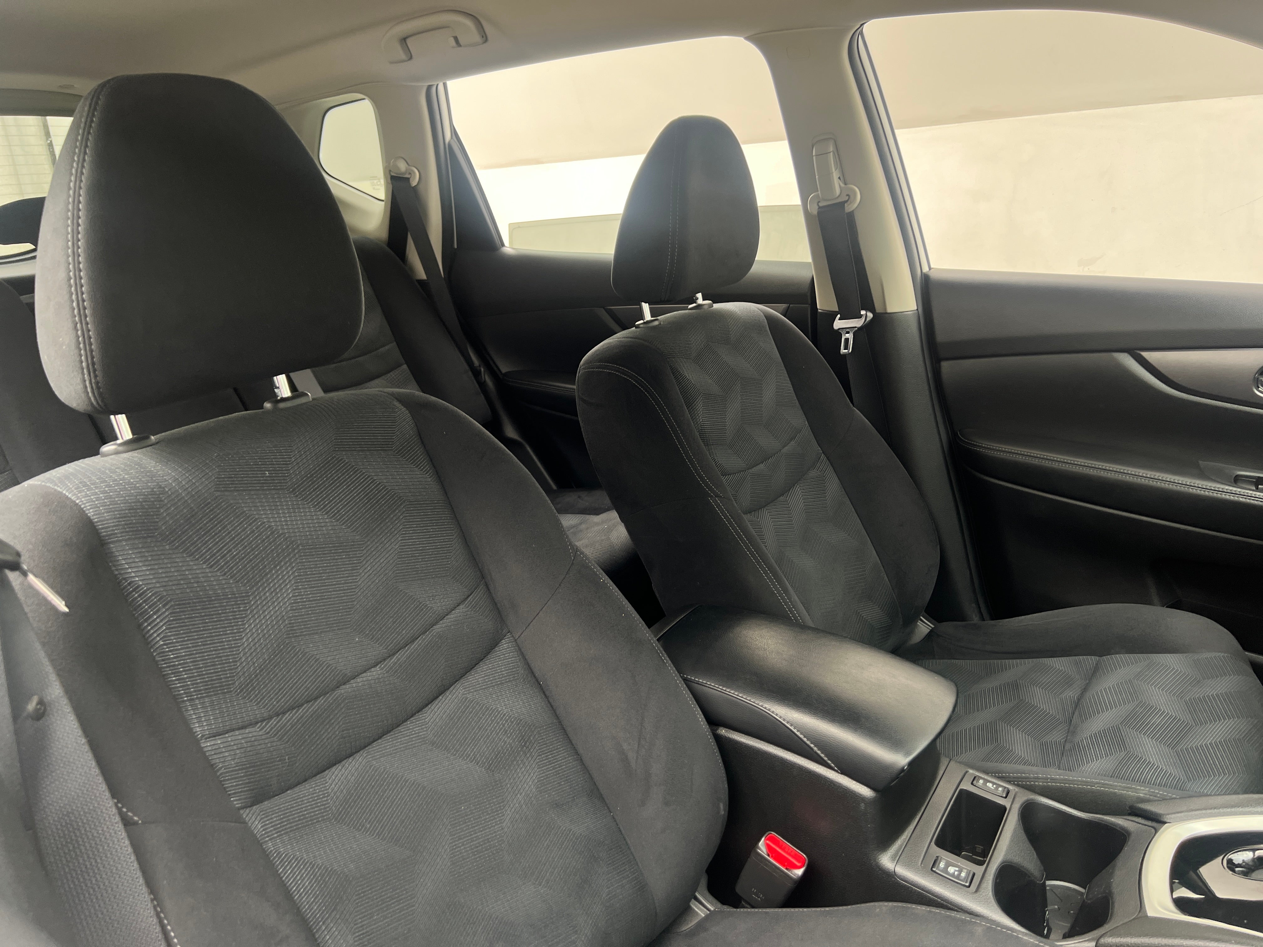 2016 Nissan Rogue SV 2