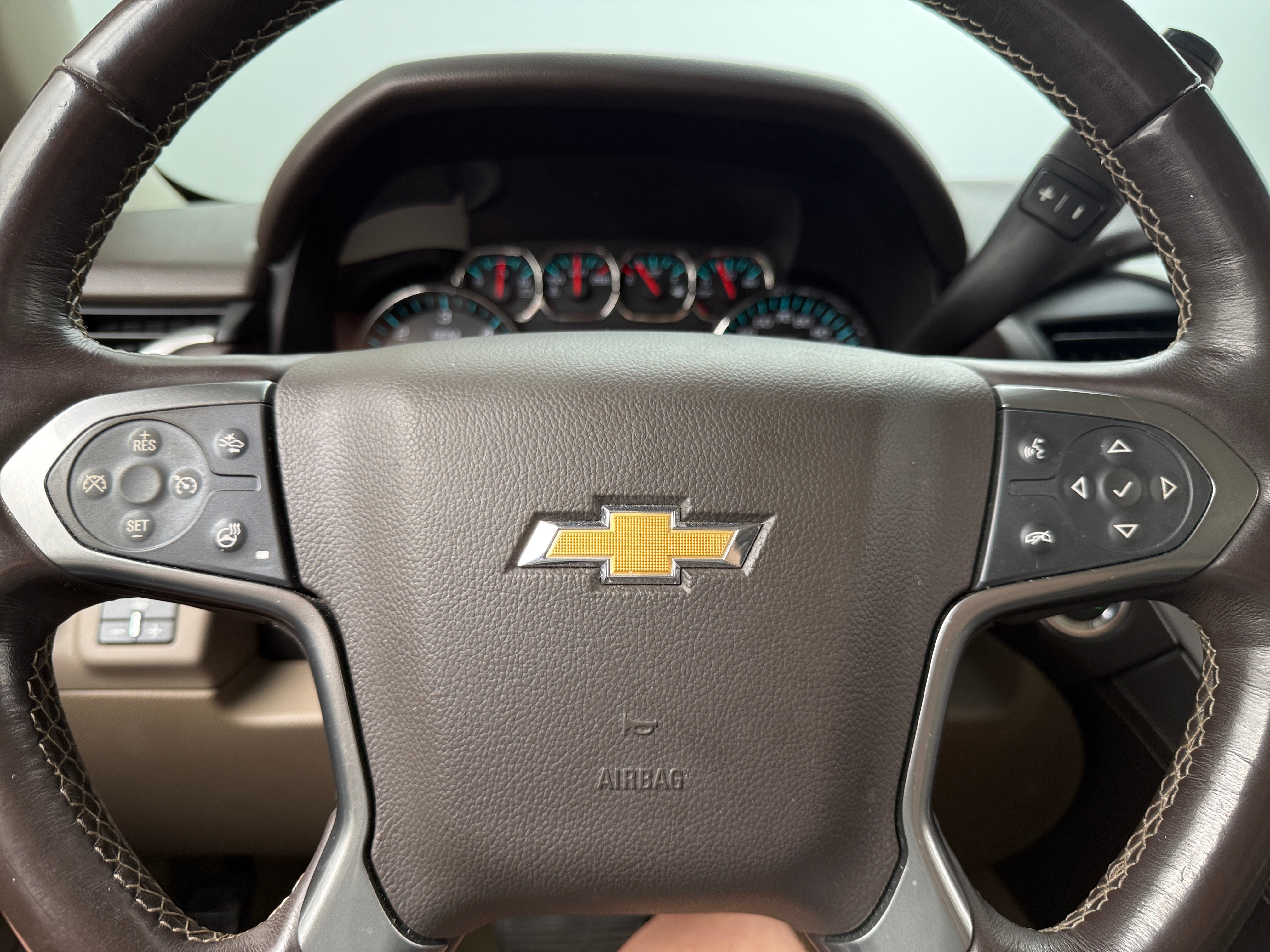 2017 Chevrolet Suburban LT 4