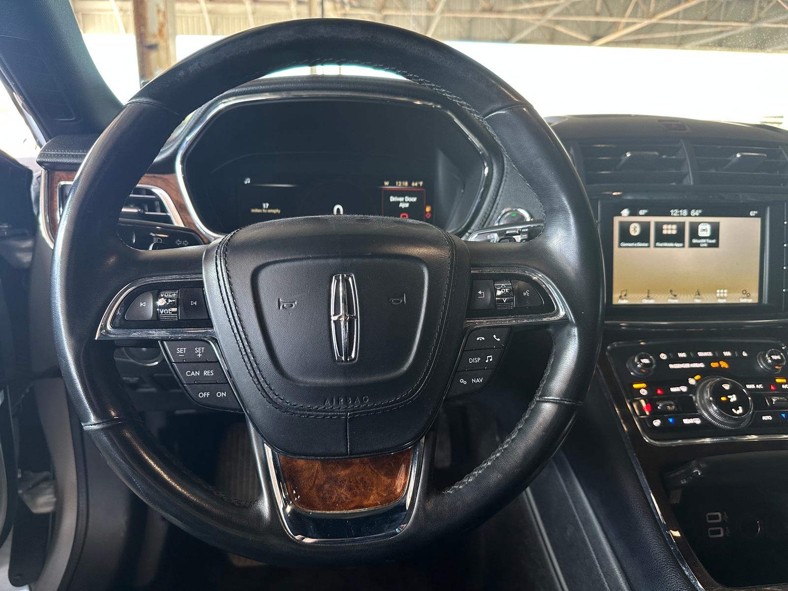 Thumbnail: 2018 Lincoln Continental - 4