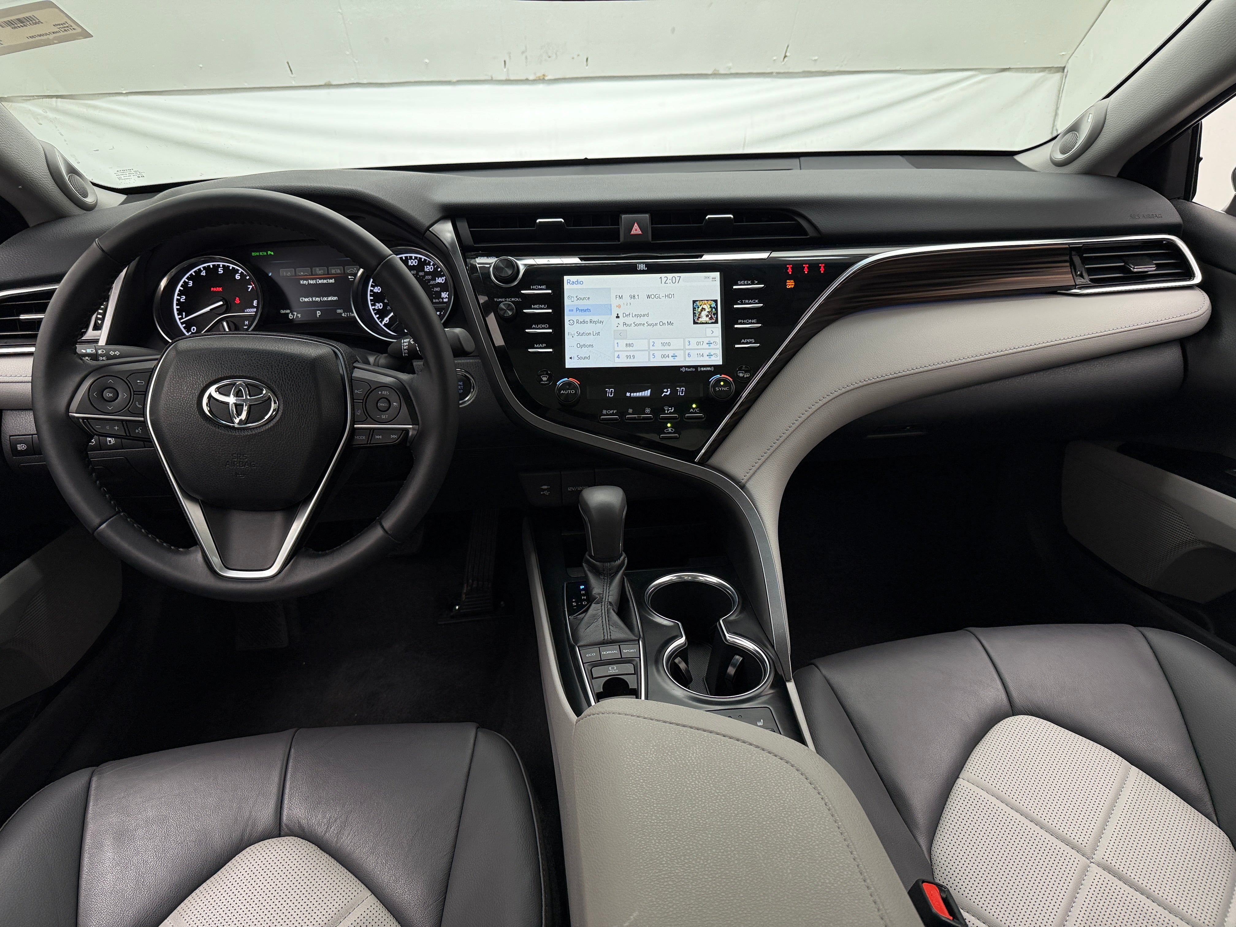 2018 Toyota Camry XLE 2