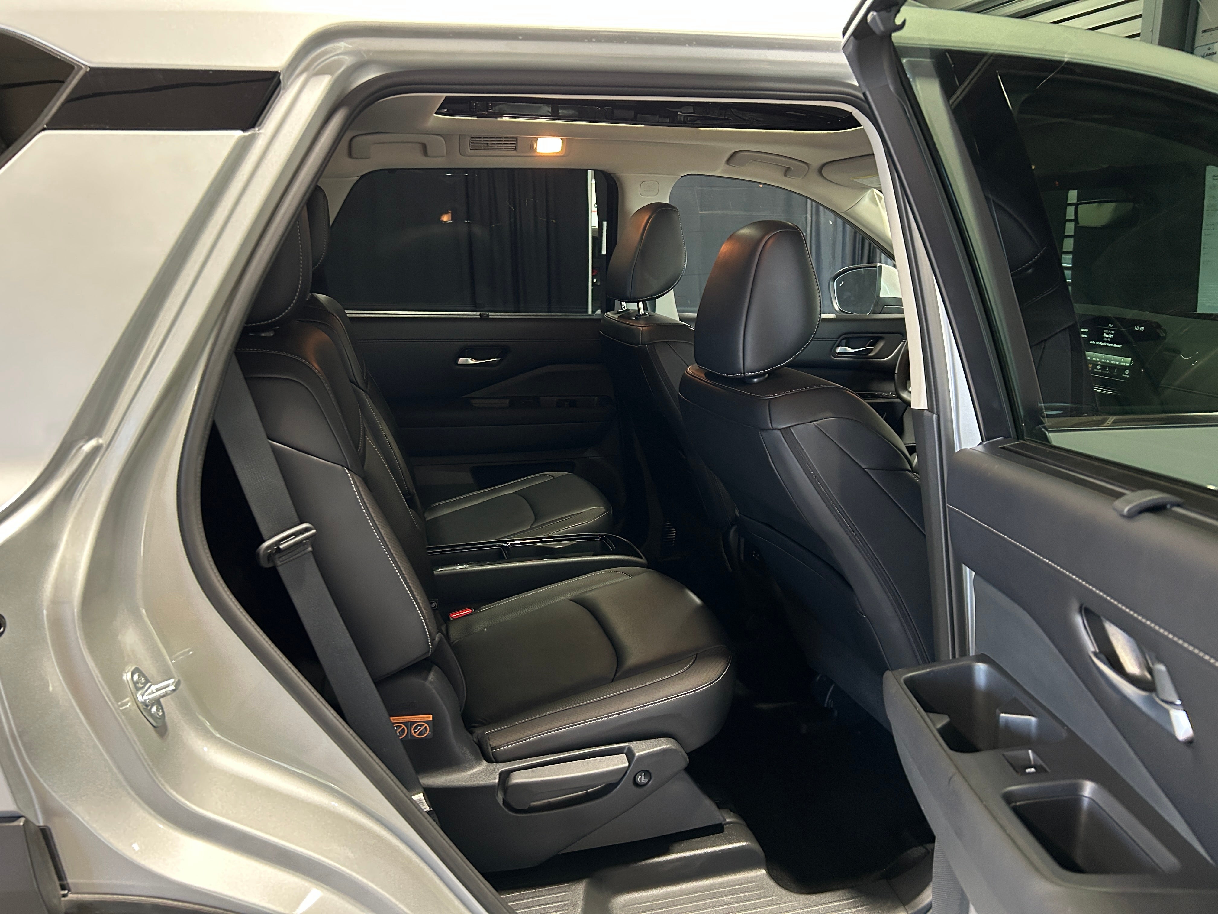 2024 Nissan Pathfinder SL 5