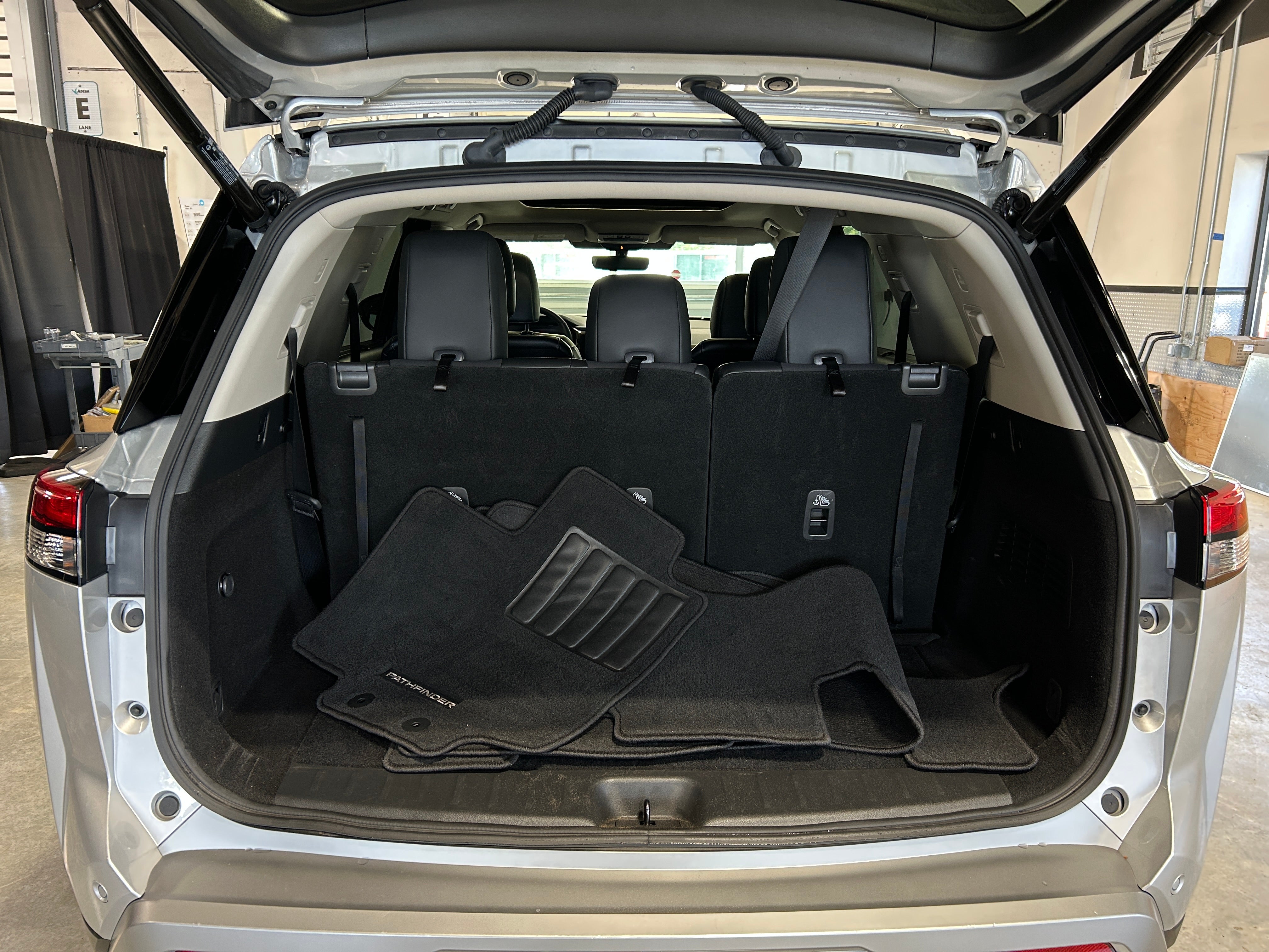 2024 Nissan Pathfinder SL 6
