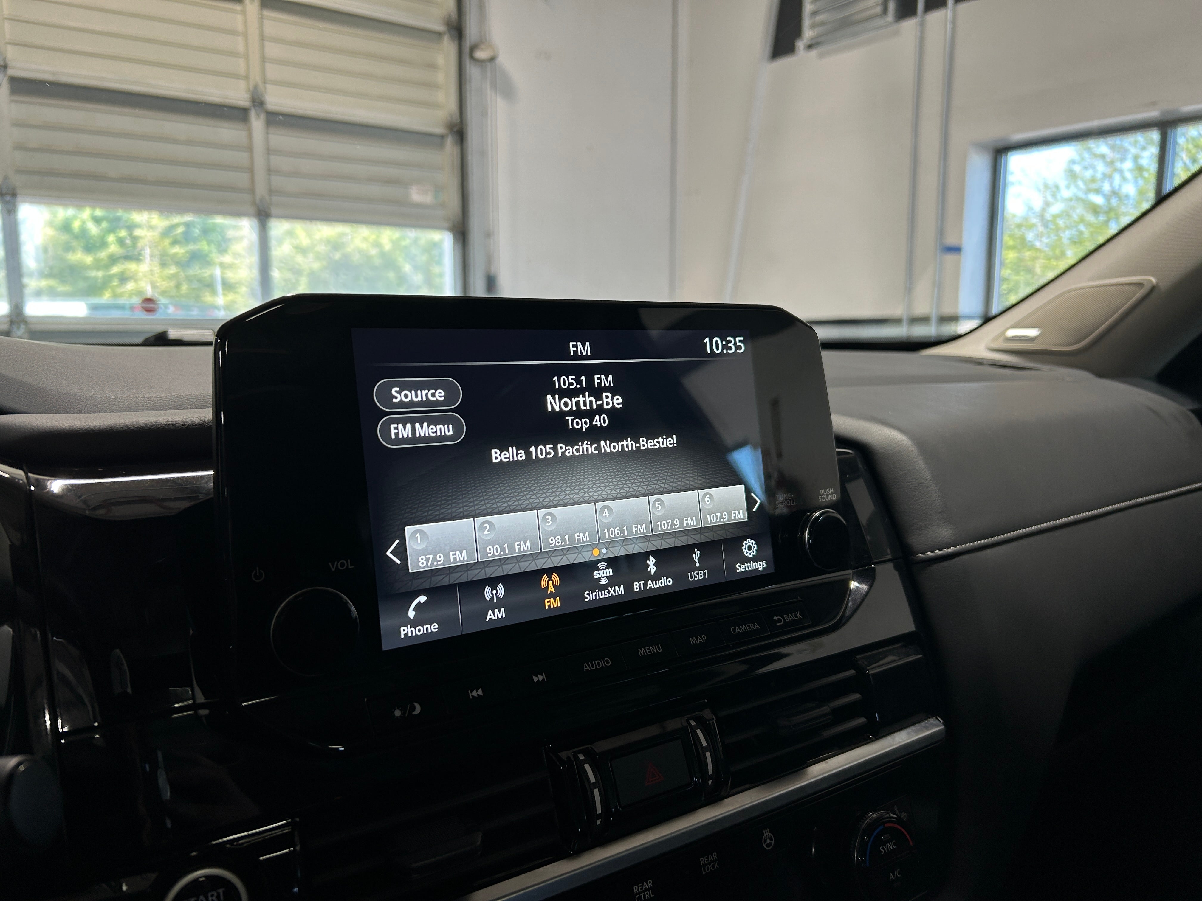 2024 Nissan Pathfinder SL 3