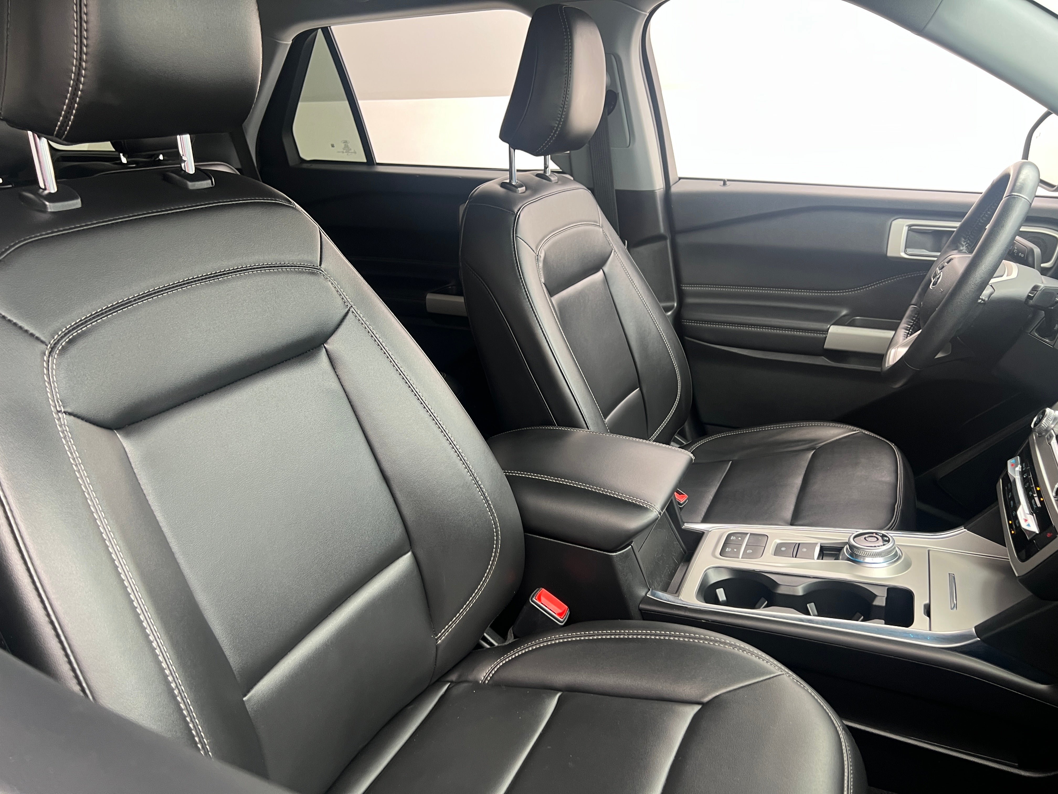 2022 Ford Explorer XLT 2