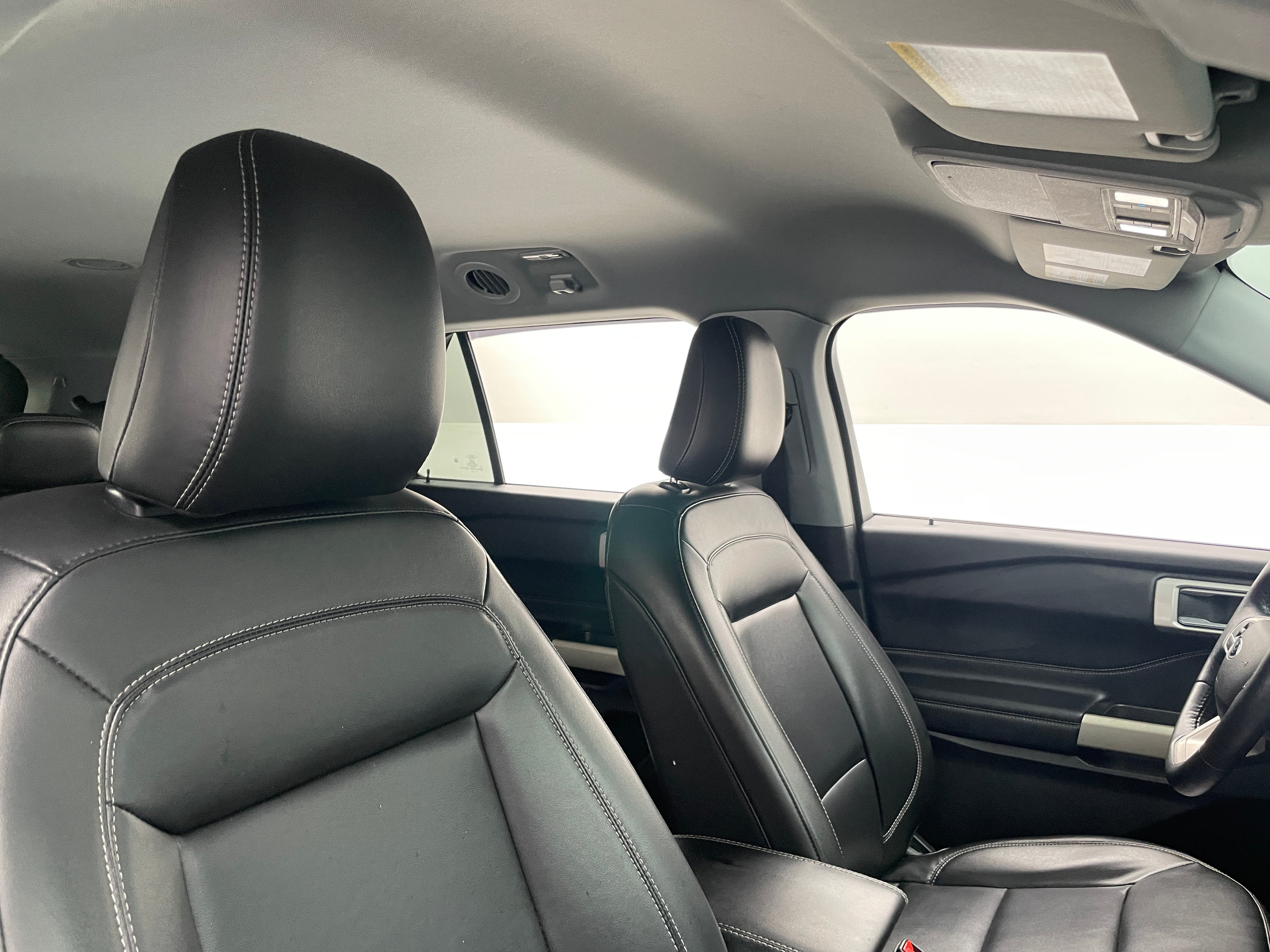 2022 Ford Explorer XLT 2