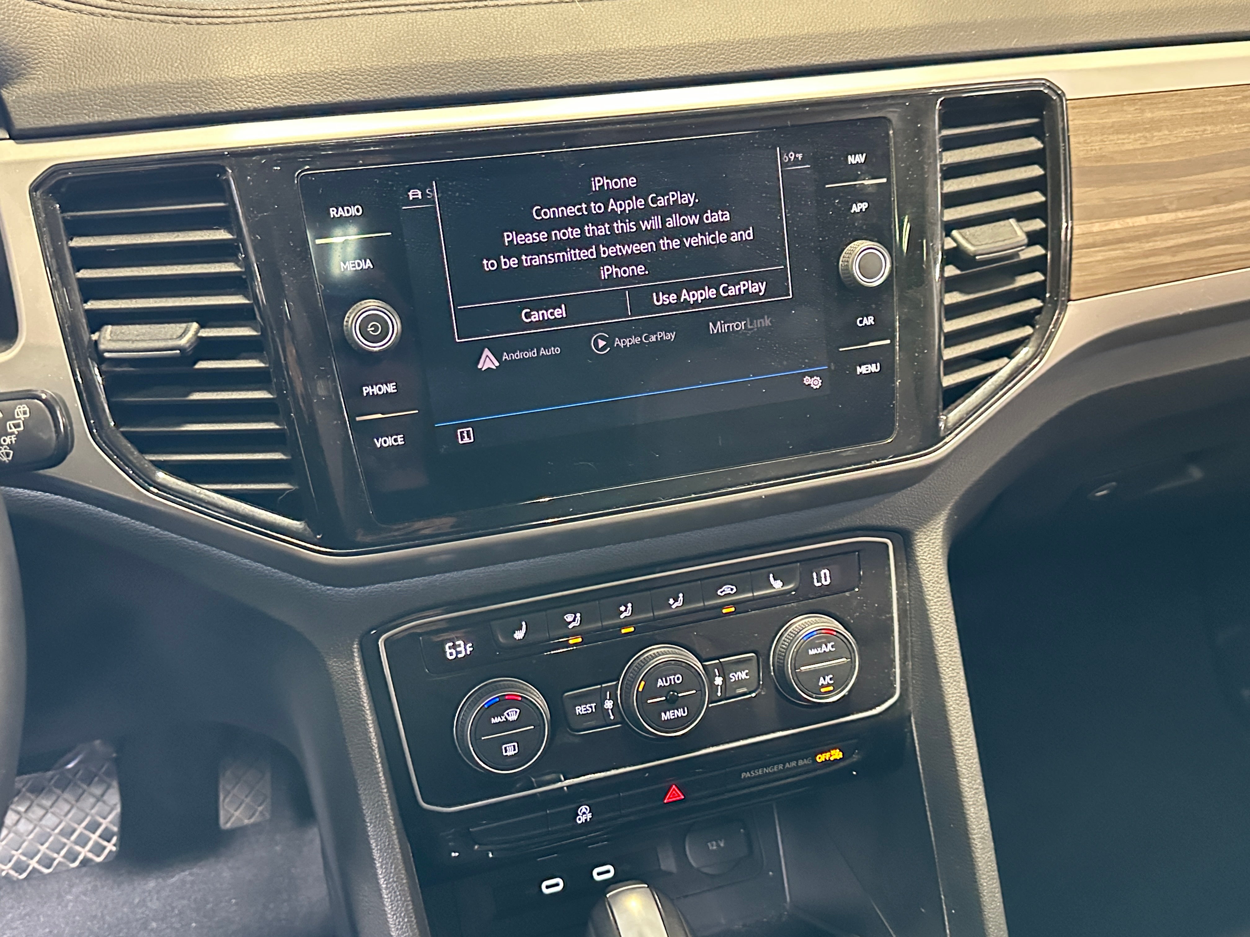 2023 Volkswagen Atlas SEL 3