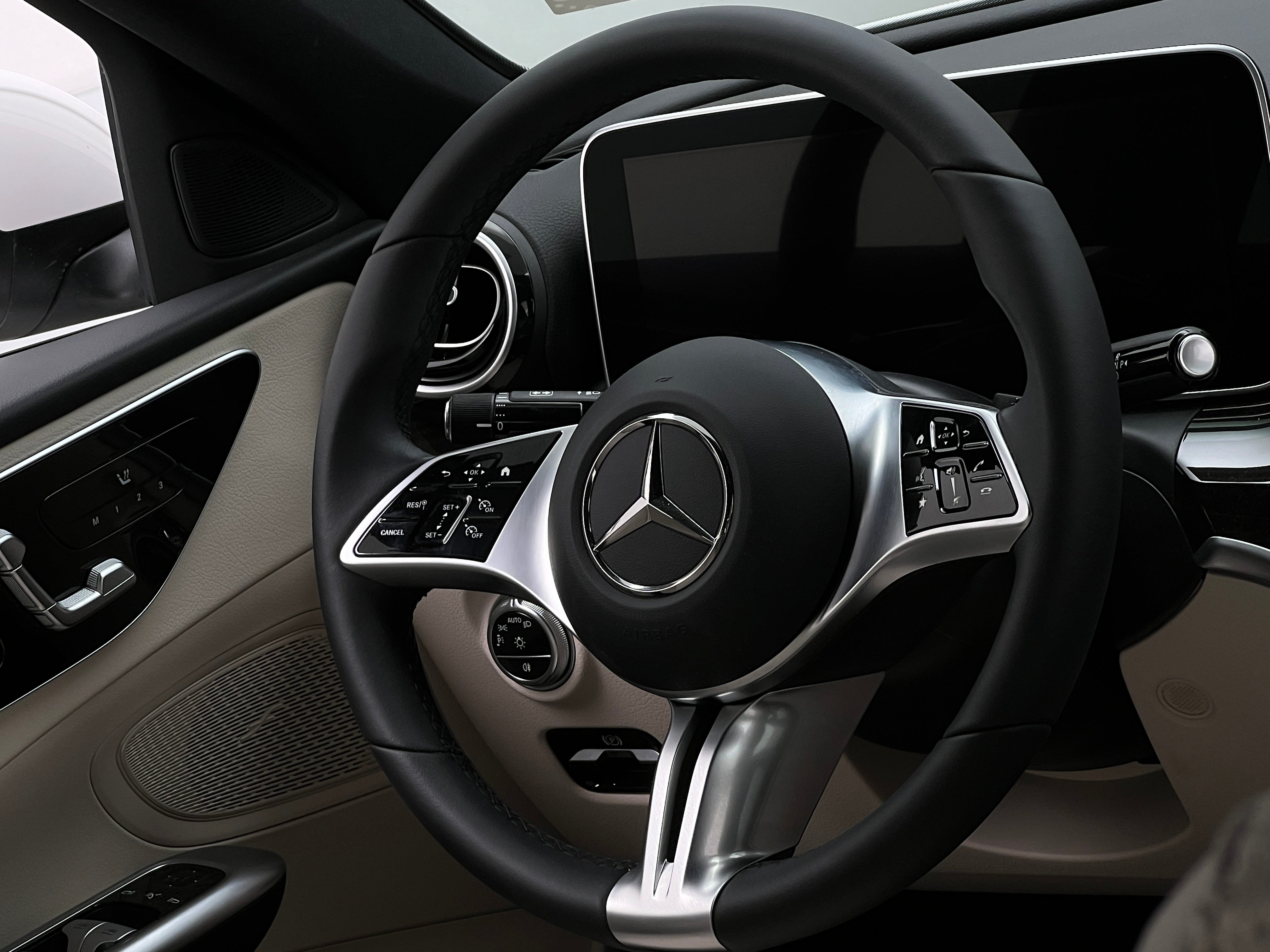 Thumbnail: 2024 Mercedes-Benz C-Class - 4