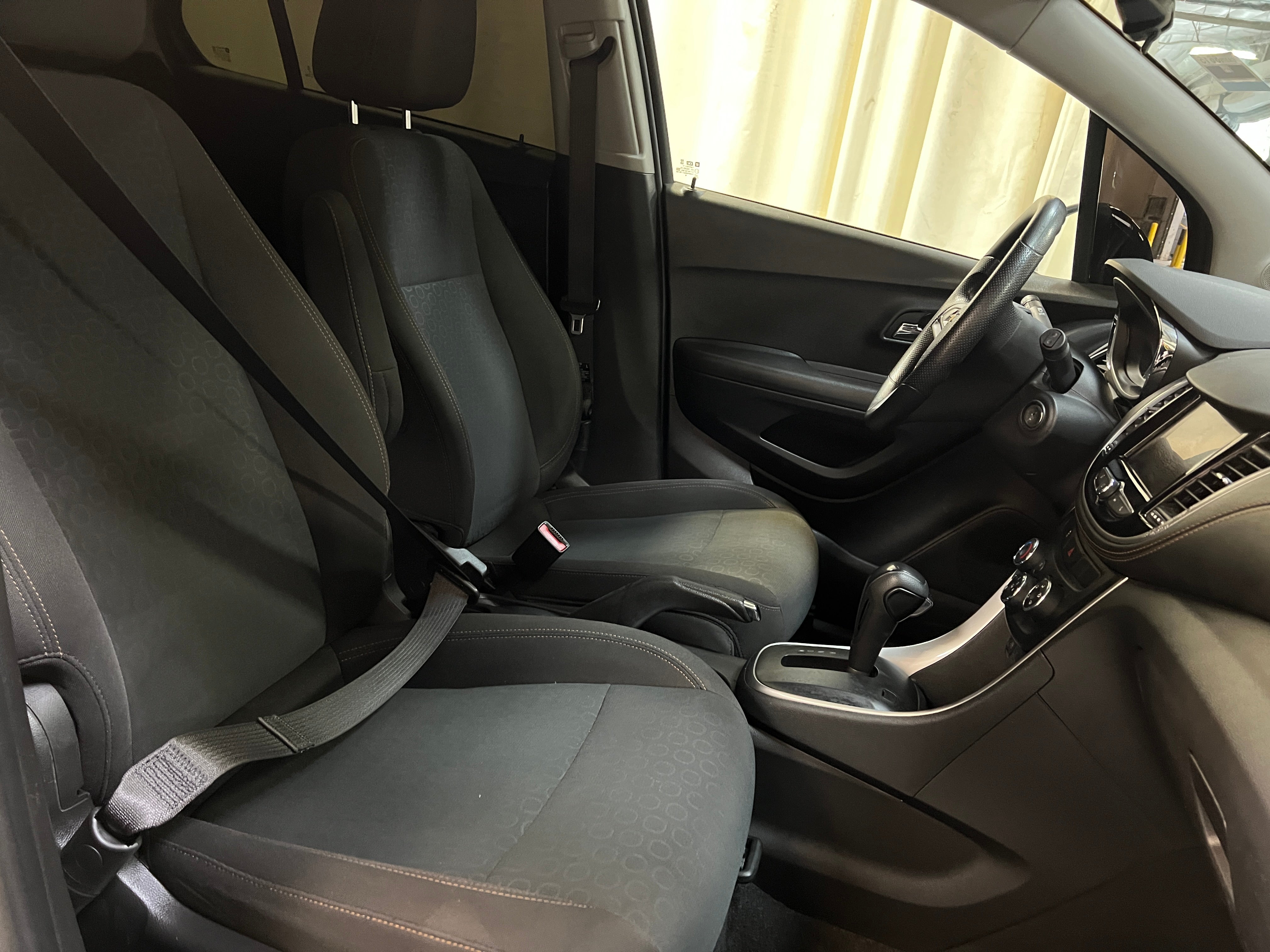 2020 Chevrolet Trax LS 2