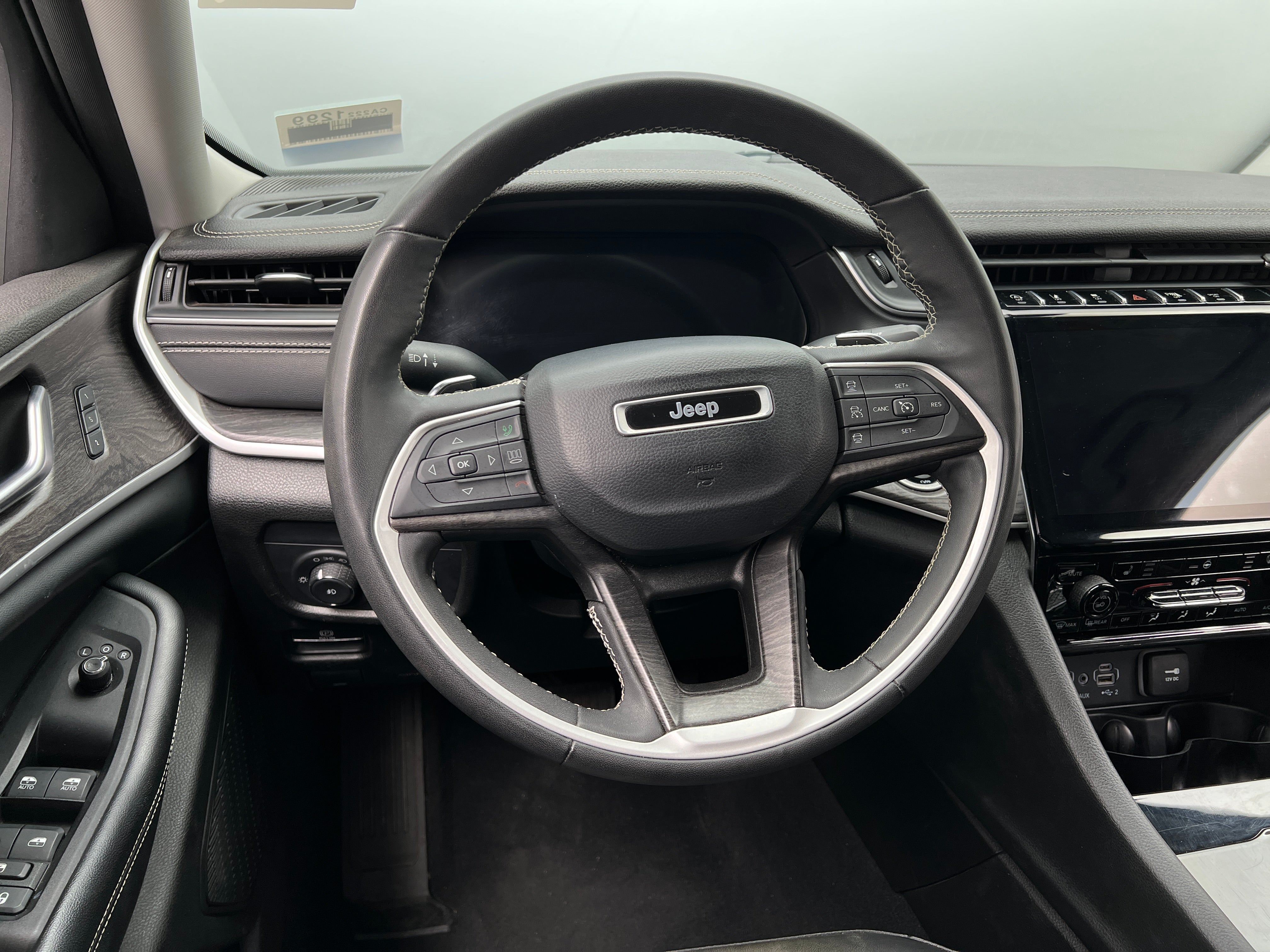 2023 Jeep Grand Cherokee Limited Edition 4