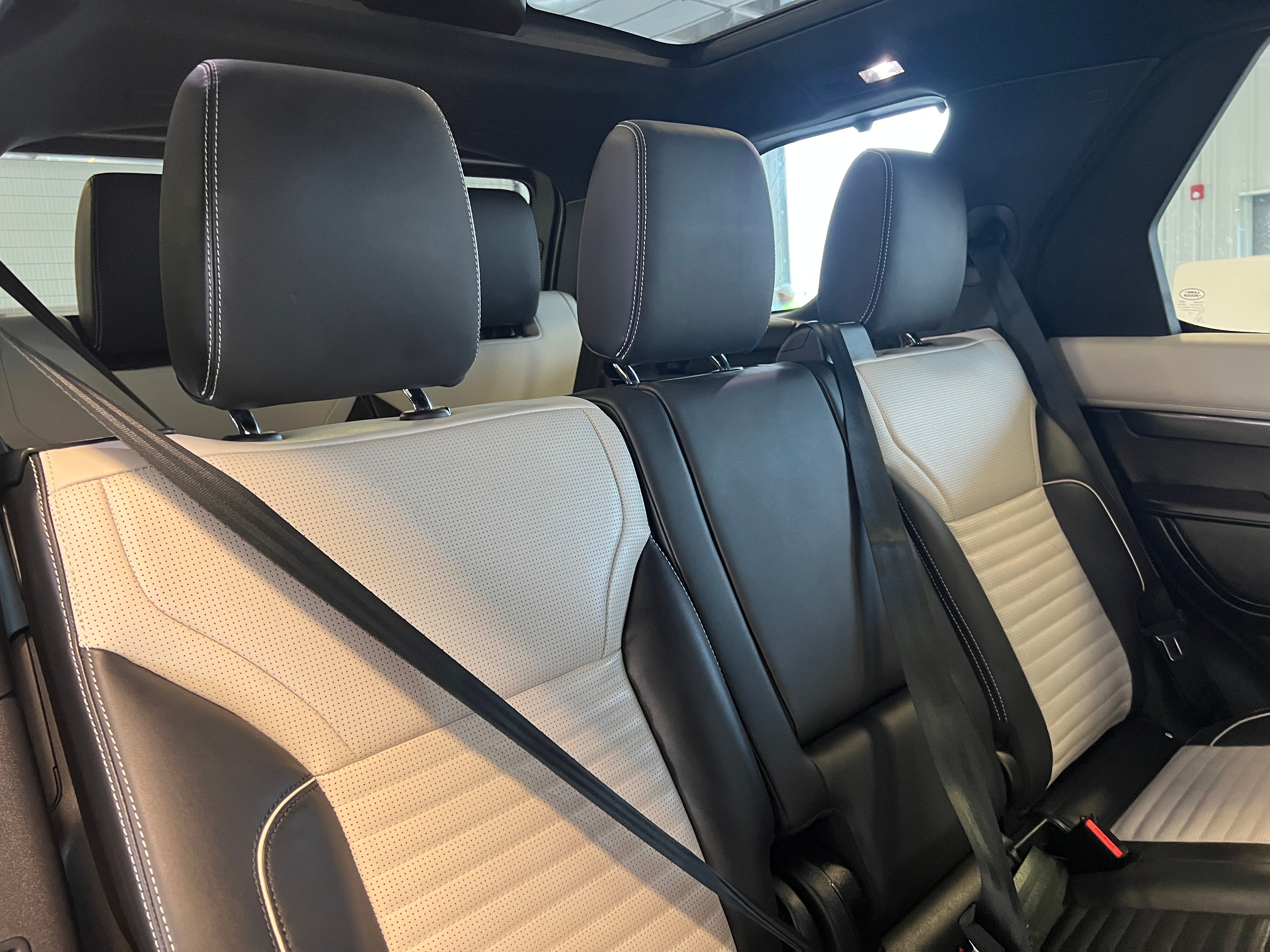 2024 Land Rover Discovery Metropolitan Edition 5