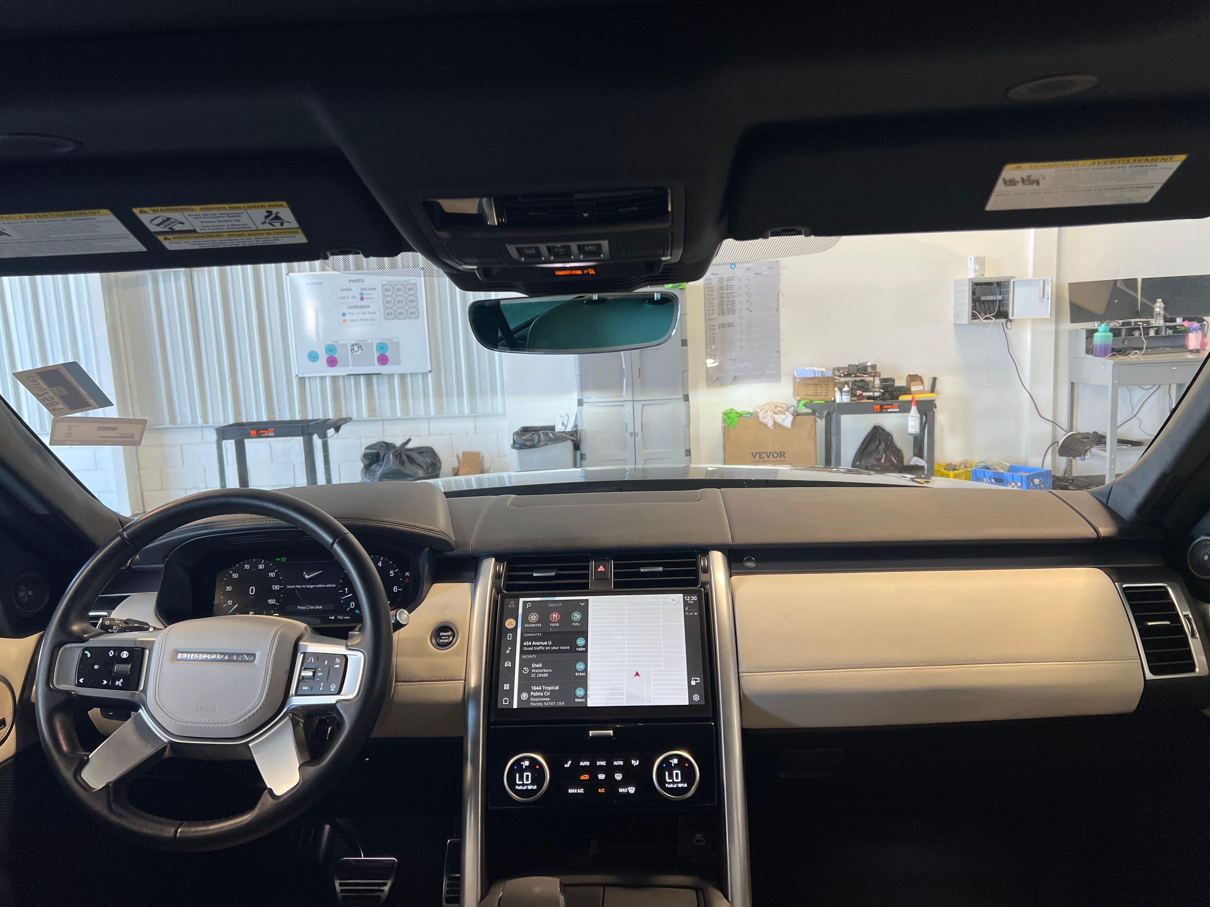 2024 Land Rover Discovery Metropolitan Edition 2
