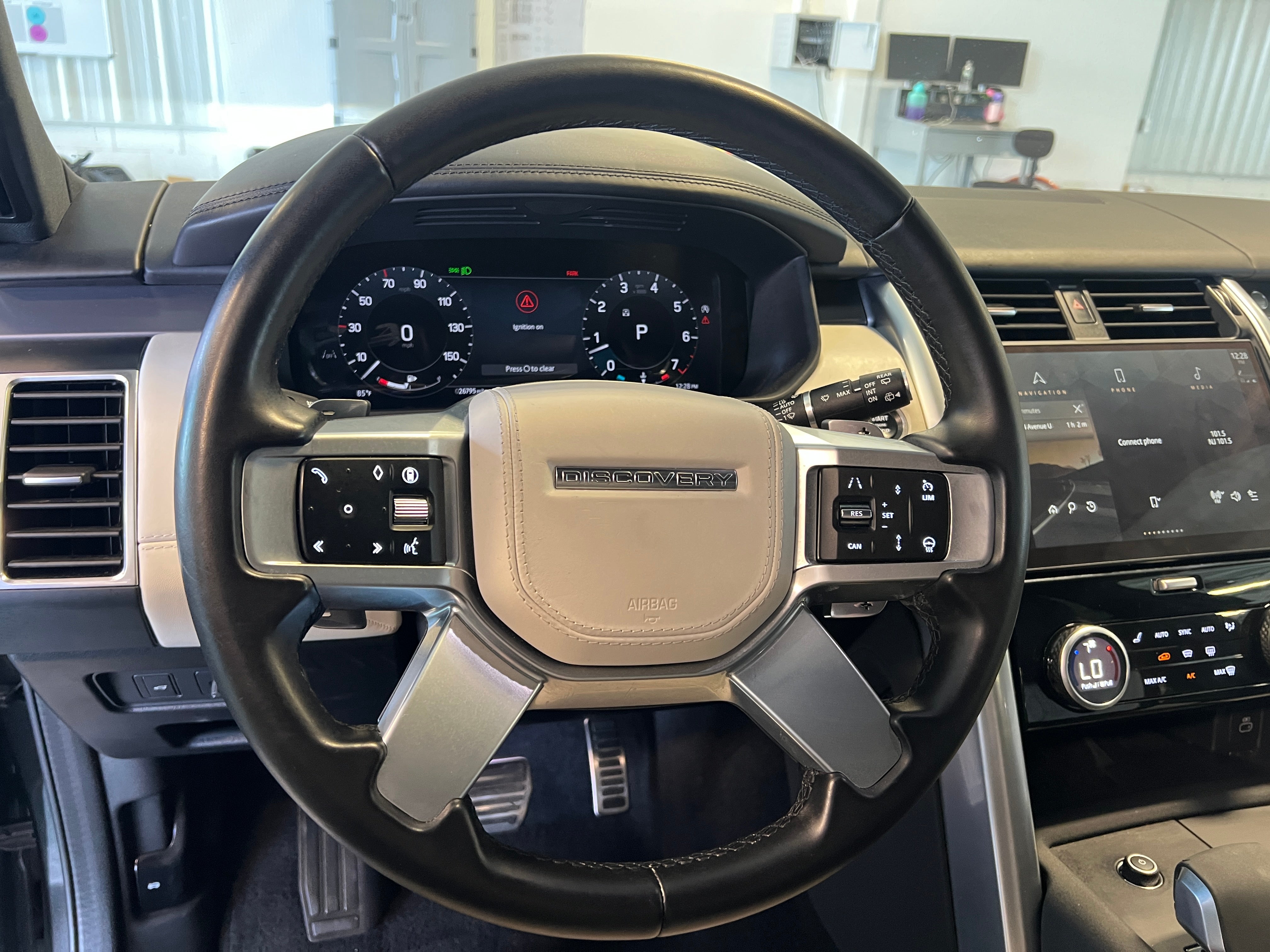 2024 Land Rover Discovery Metropolitan Edition 4