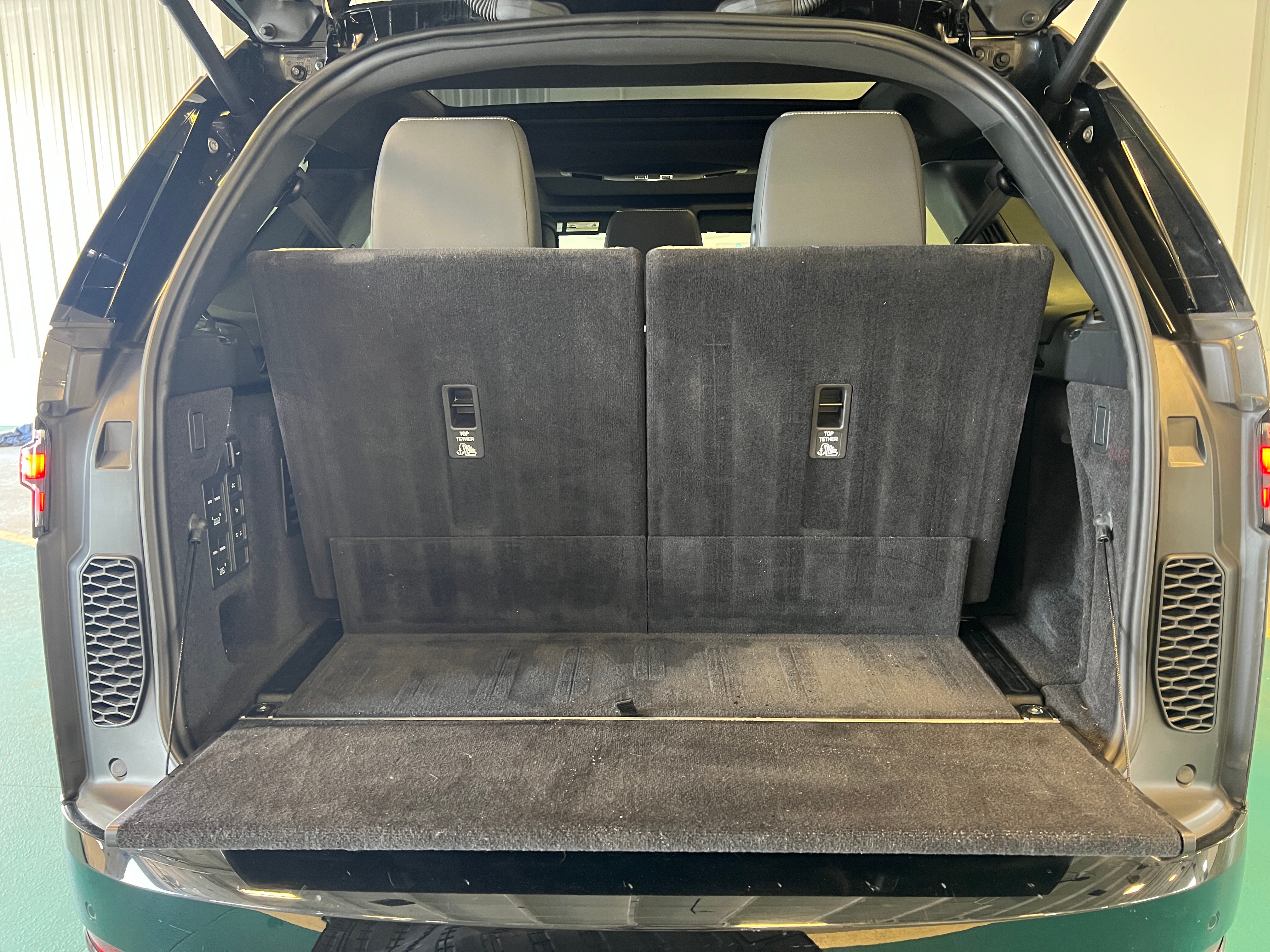 2024 Land Rover Discovery Metropolitan Edition 6