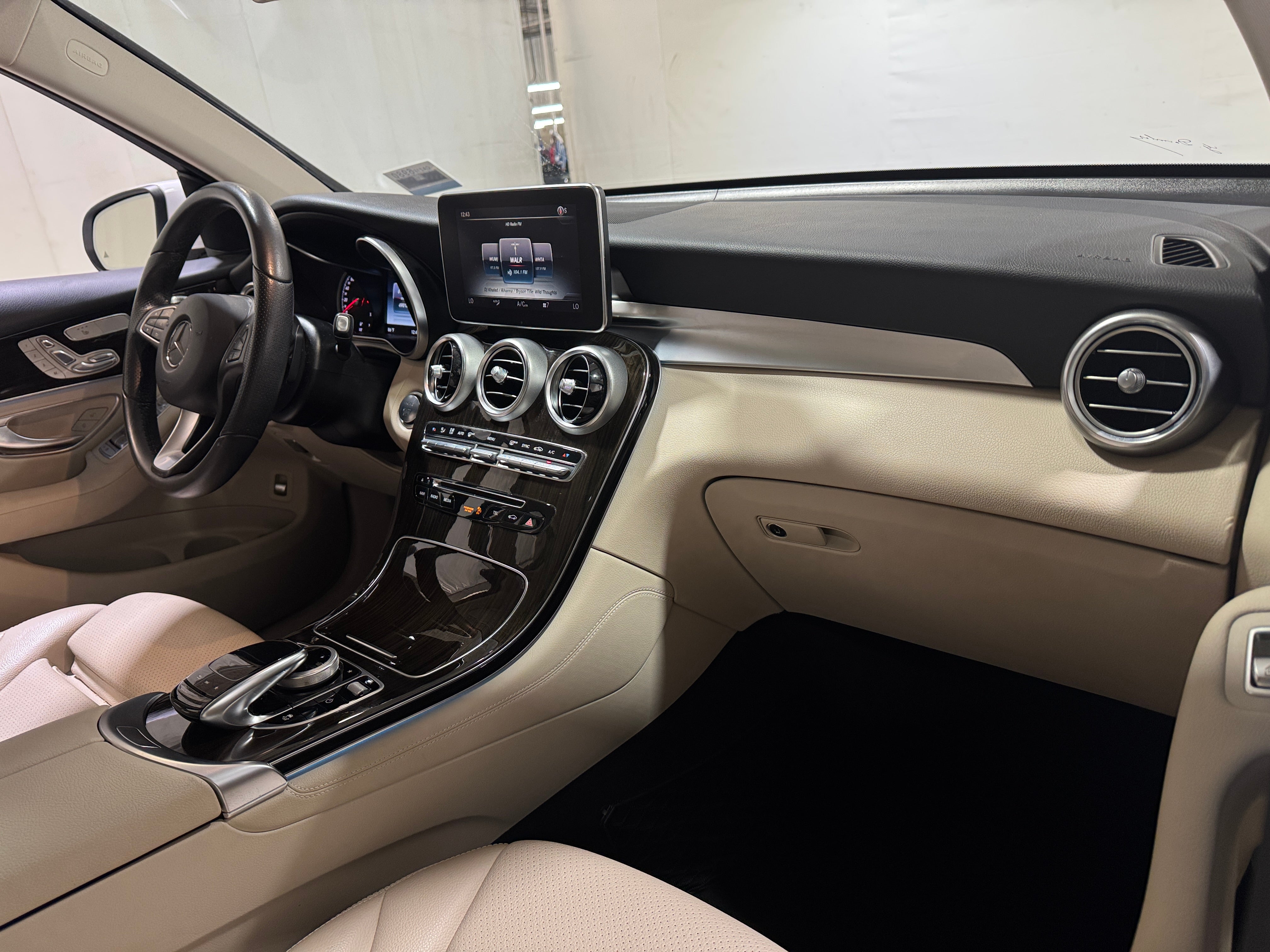2017 Mercedes-Benz GLC 300 2