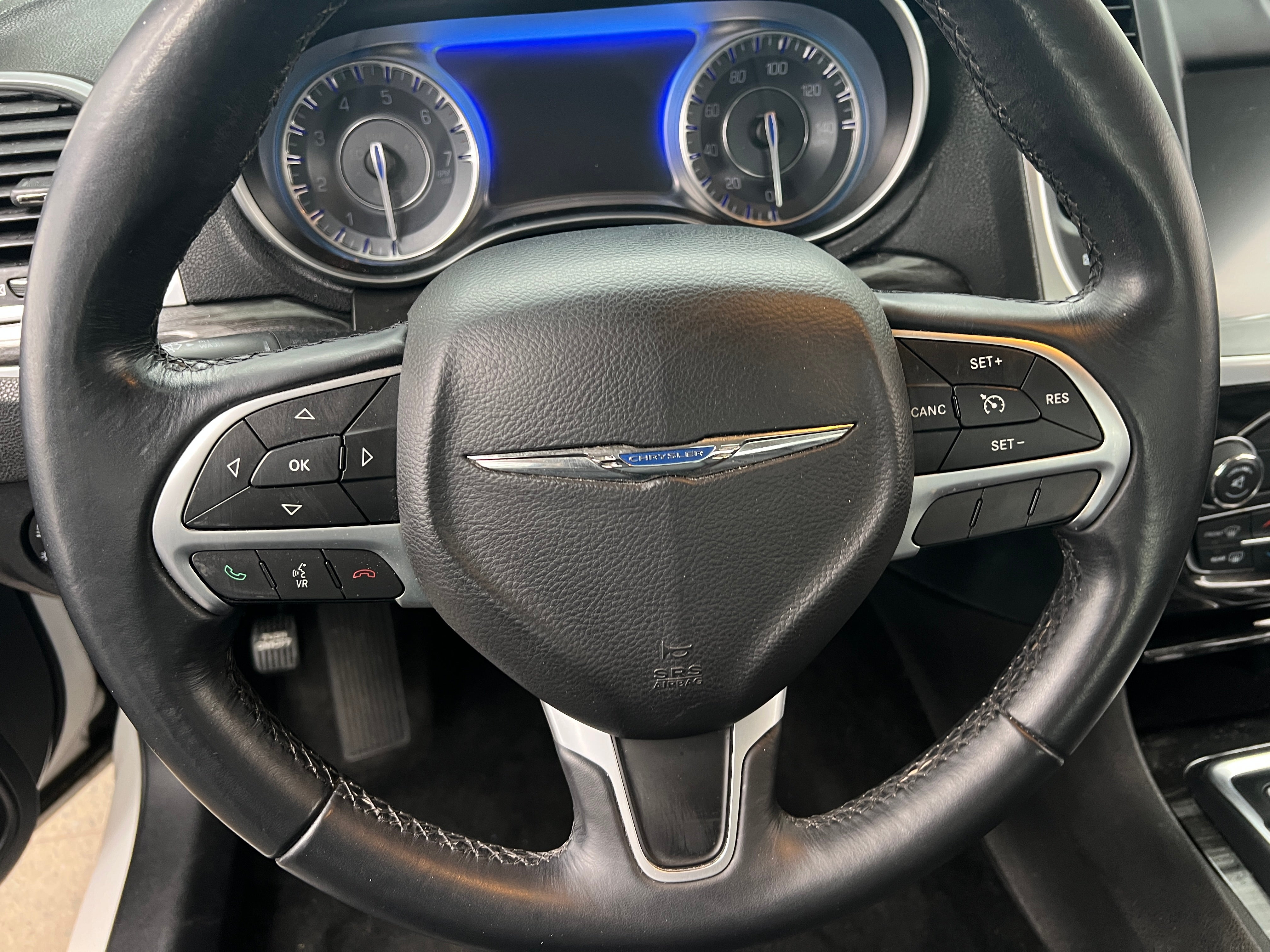 2015 Chrysler 300 Limited Edition 4