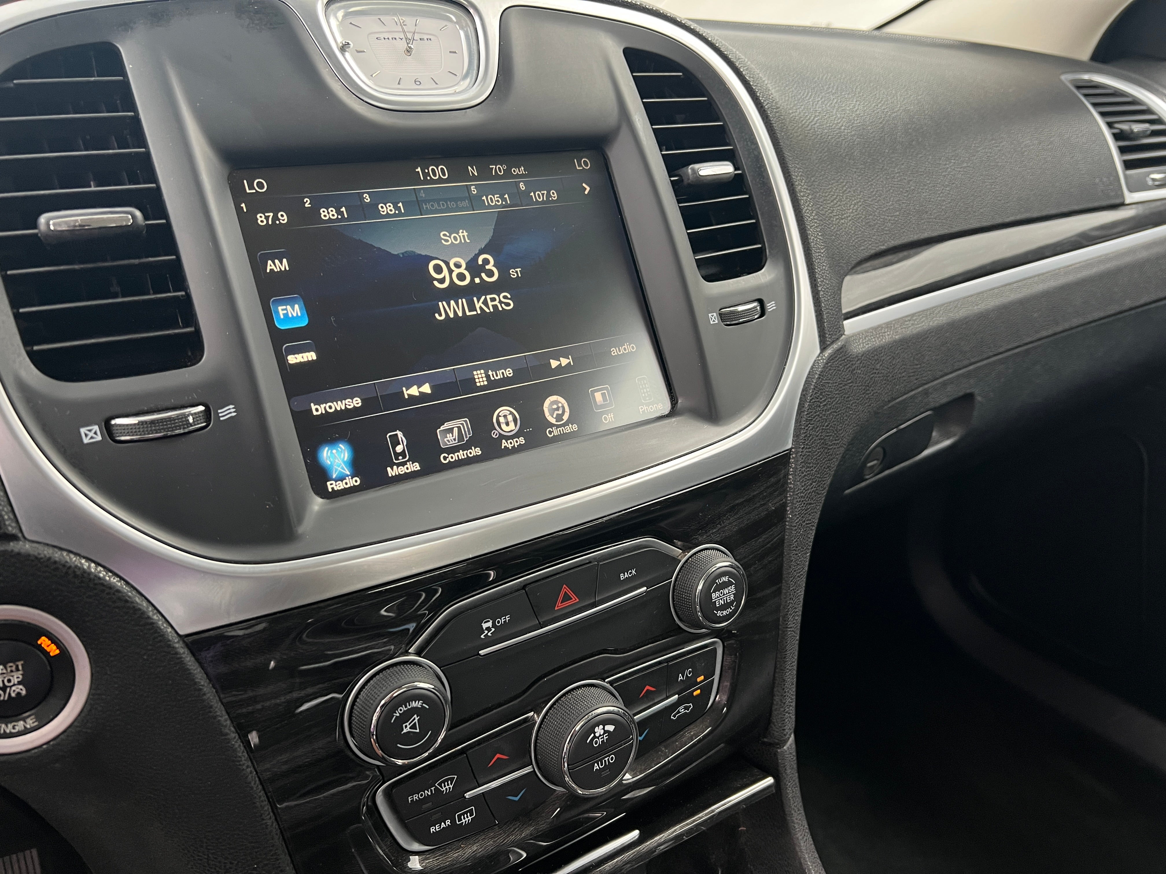 2015 Chrysler 300 Limited Edition 3