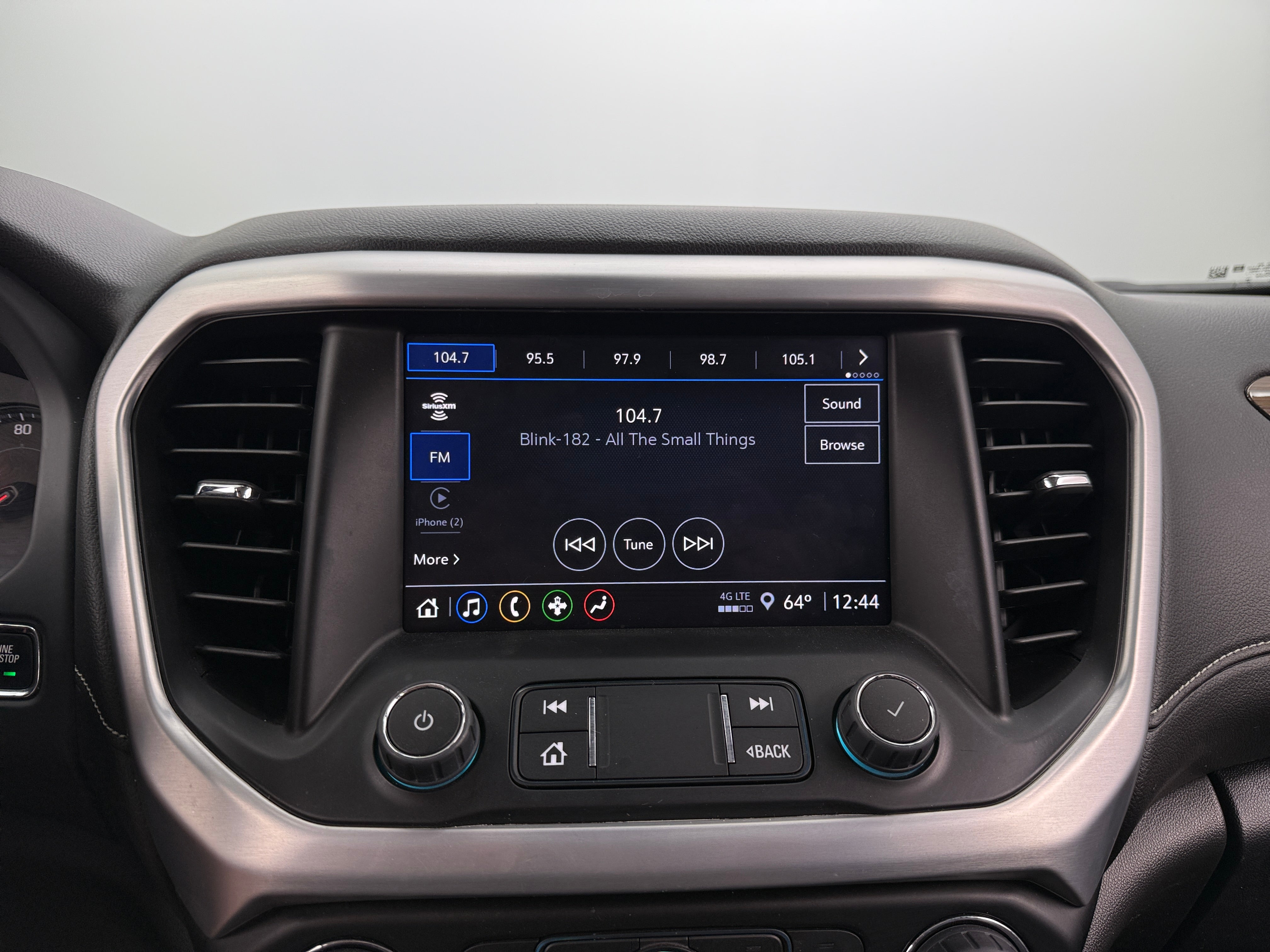 2023 GMC Acadia SLE 4