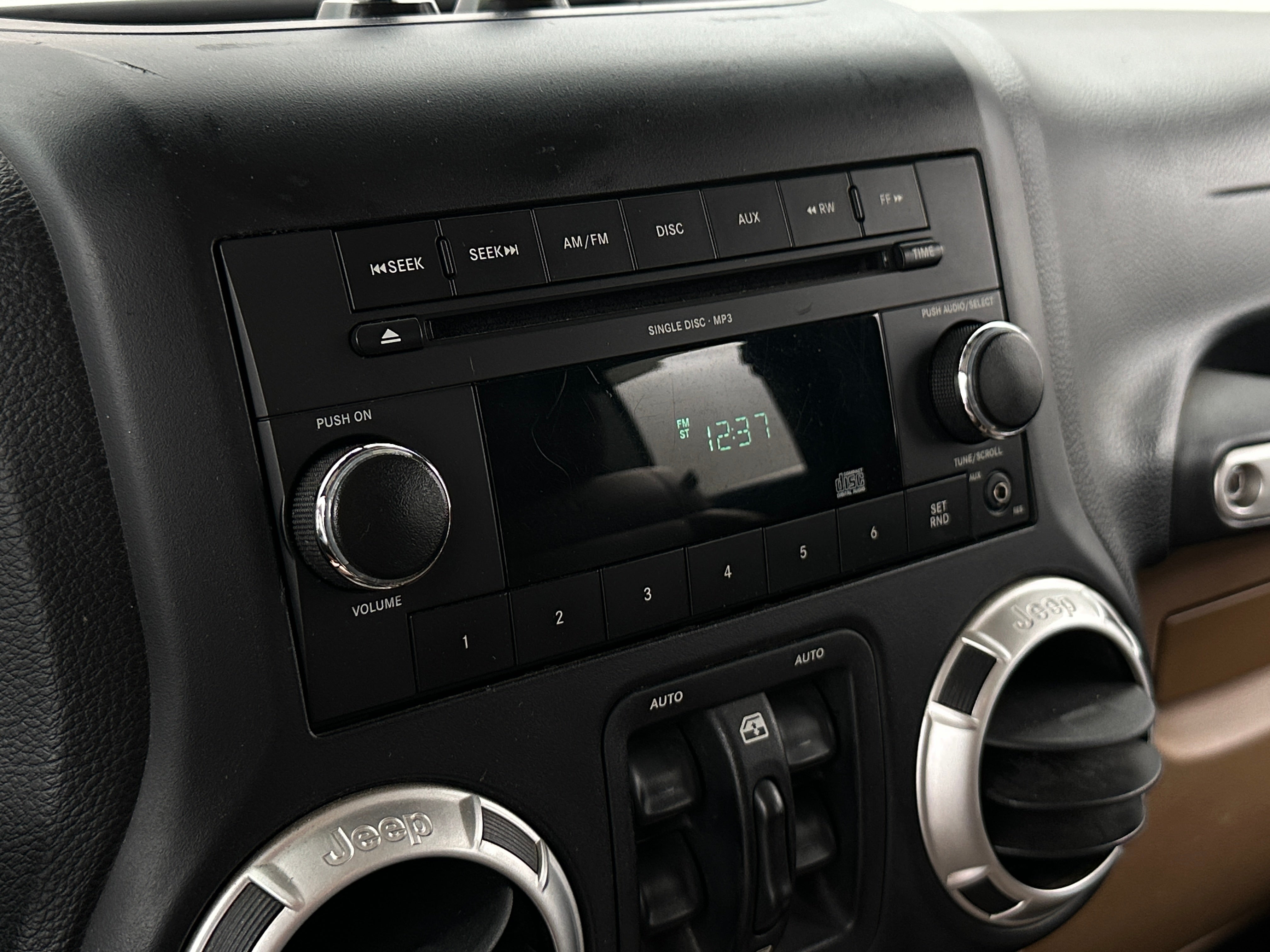2012 Jeep Wrangler Unlimited Sahara 3