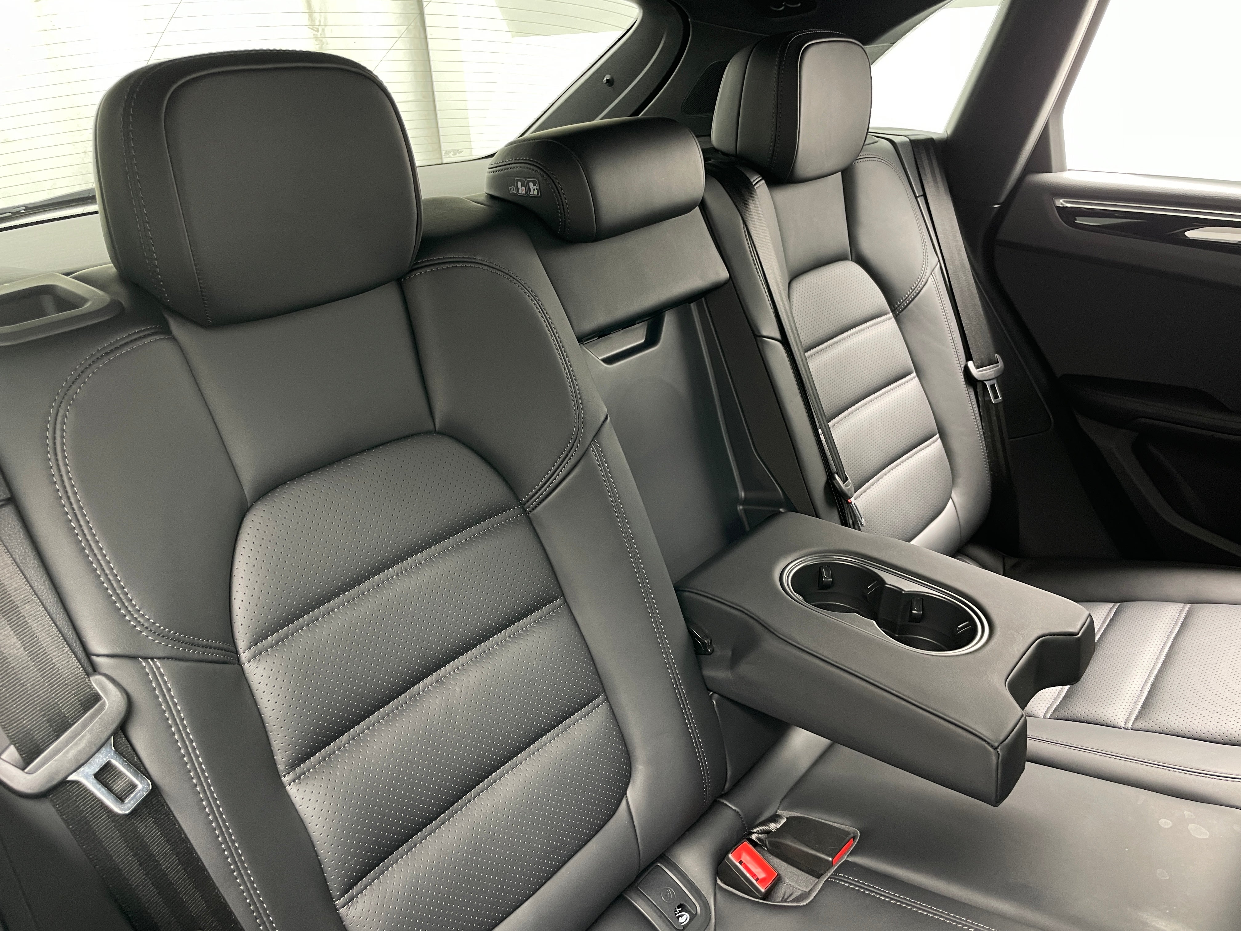 2024 Porsche Macan T 5