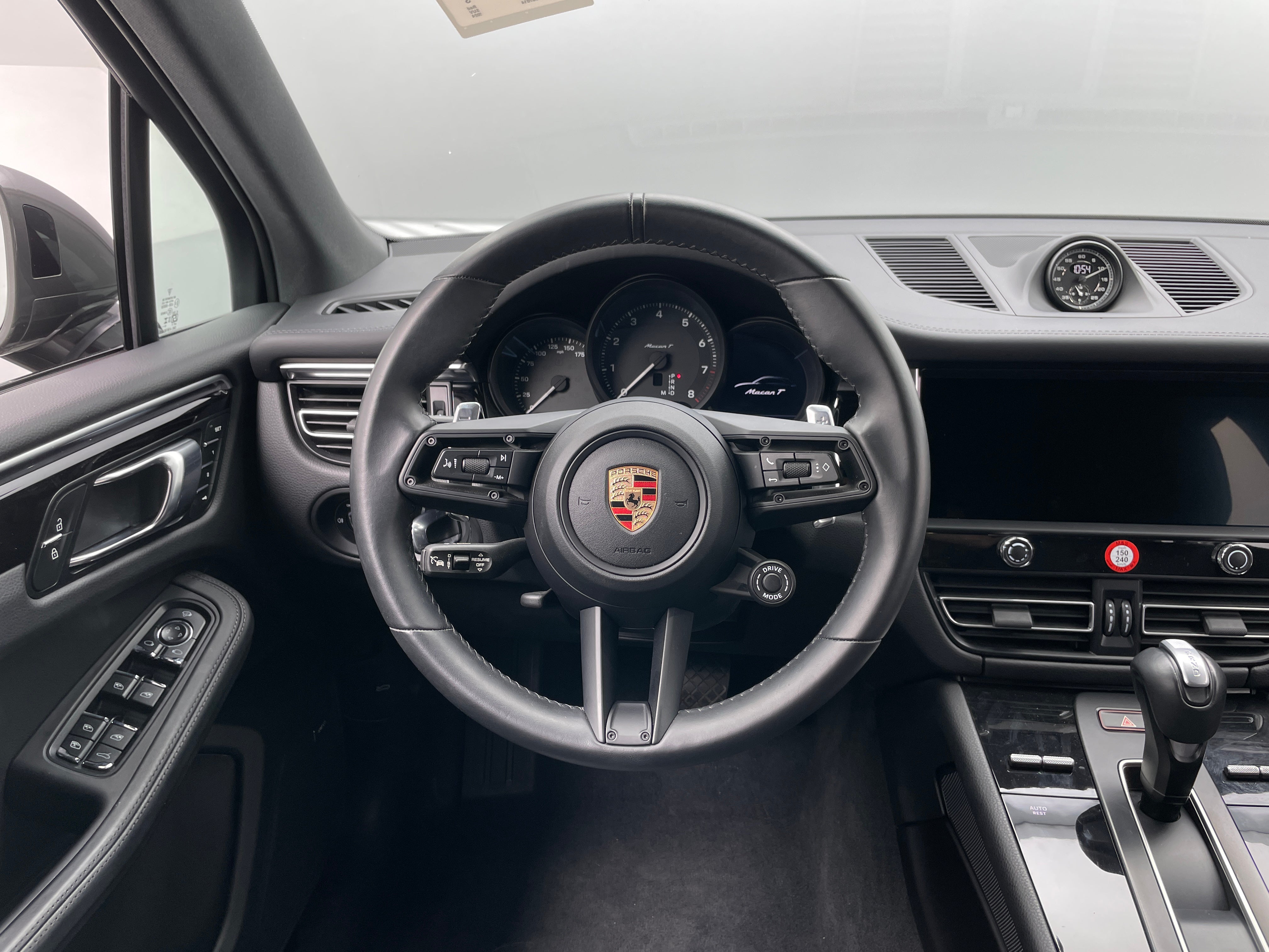2024 Porsche Macan T 4