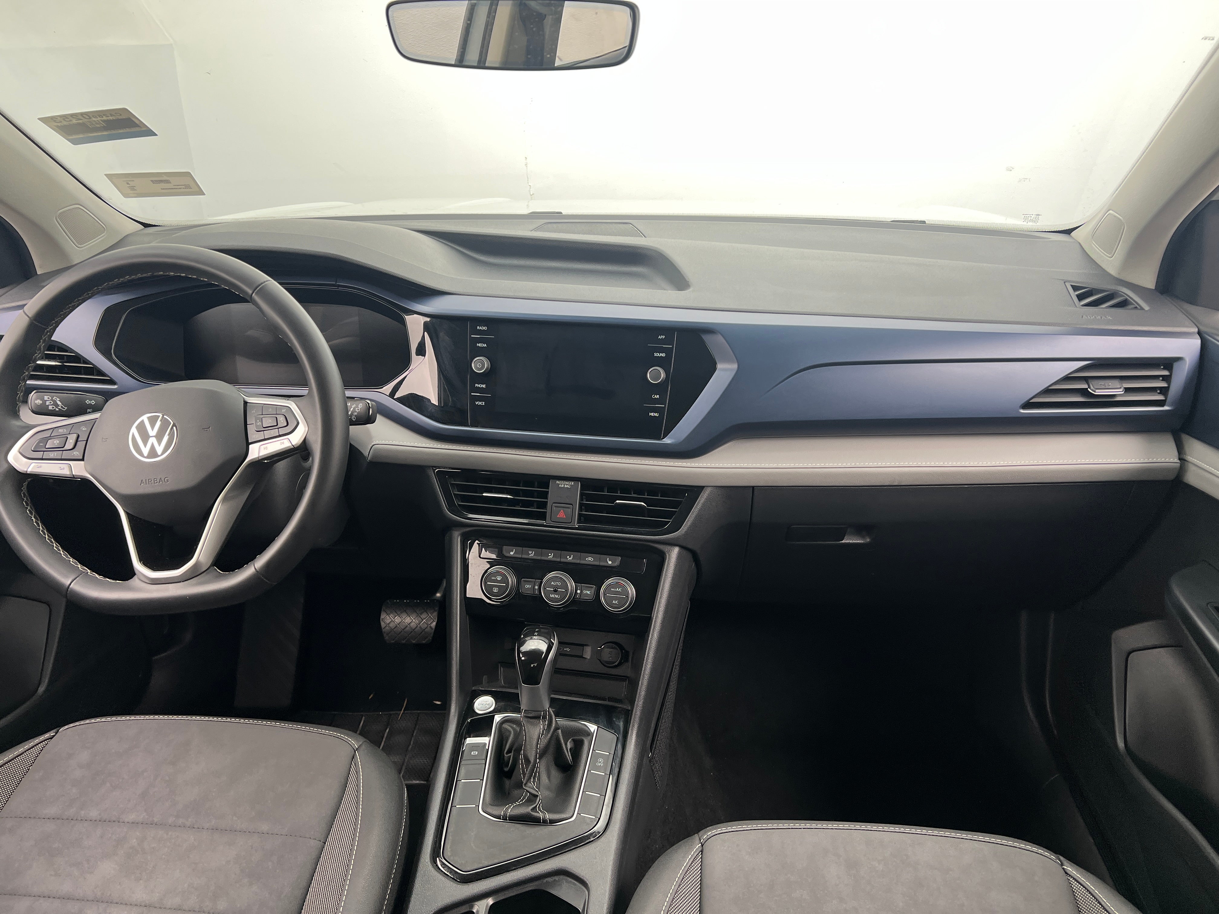 2024 Volkswagen Taos SE 2