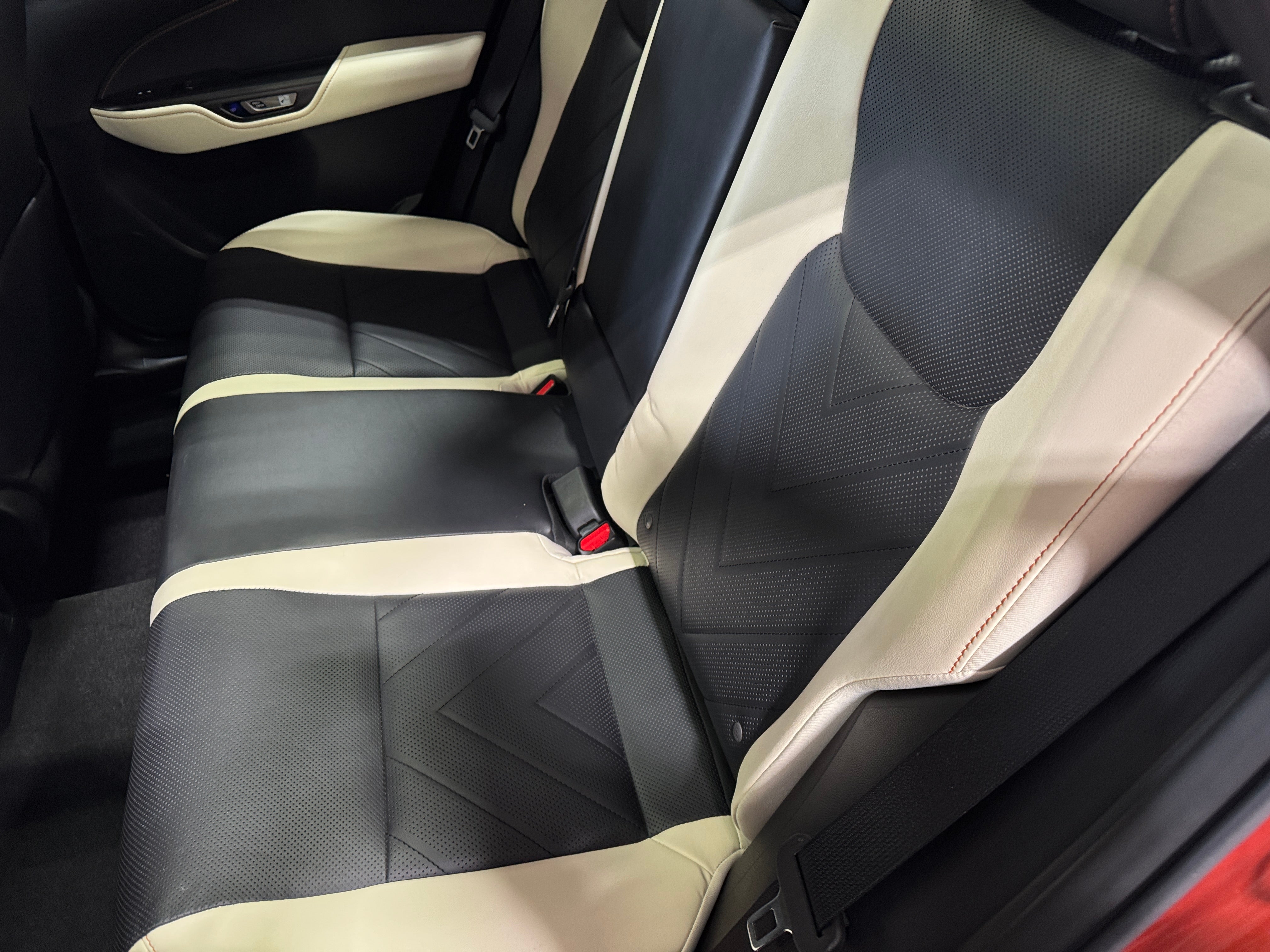 2022 Lexus NX Hybrid 350h Luxury 5