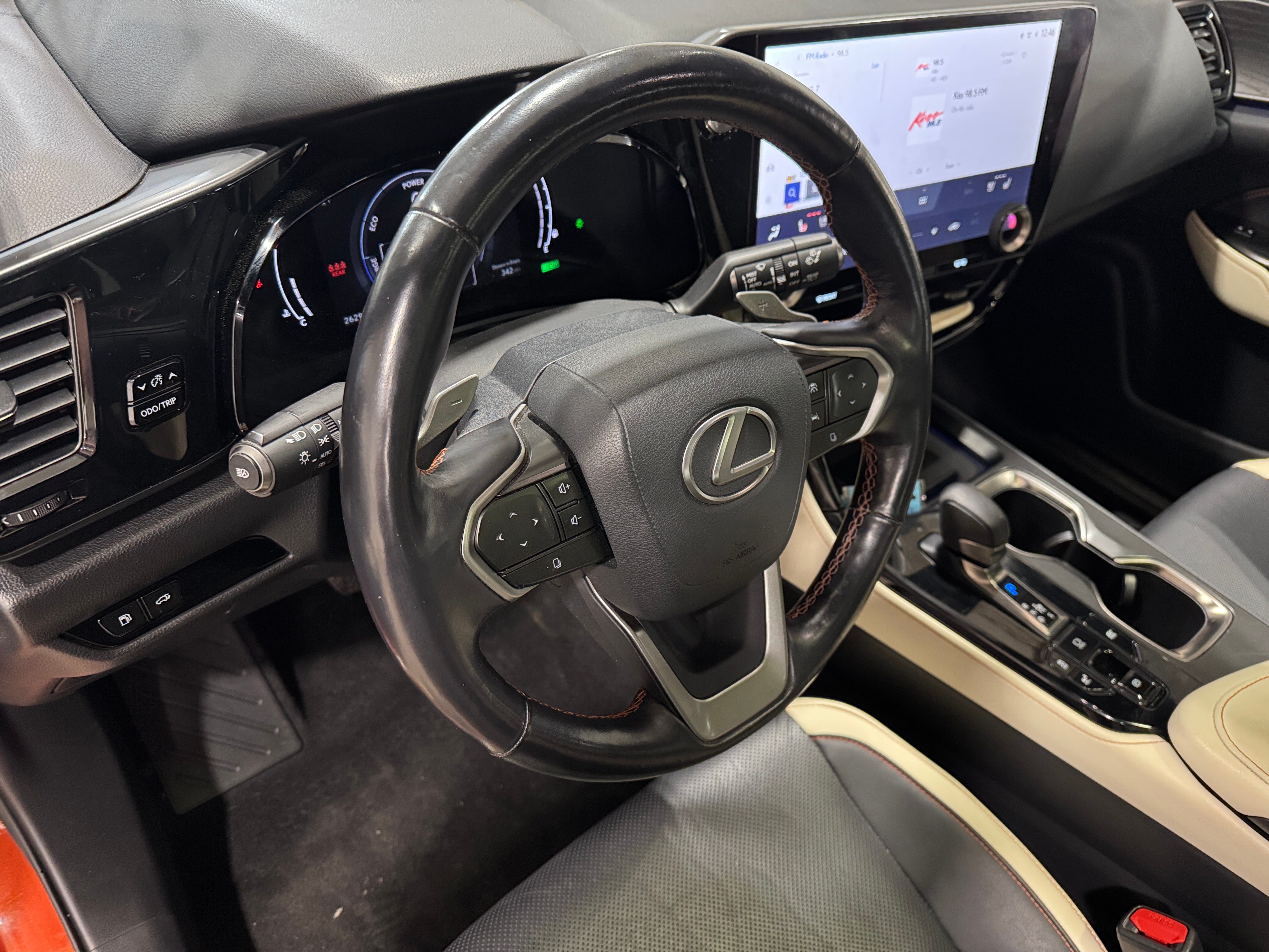 2022 Lexus NX Hybrid 350h Luxury 2