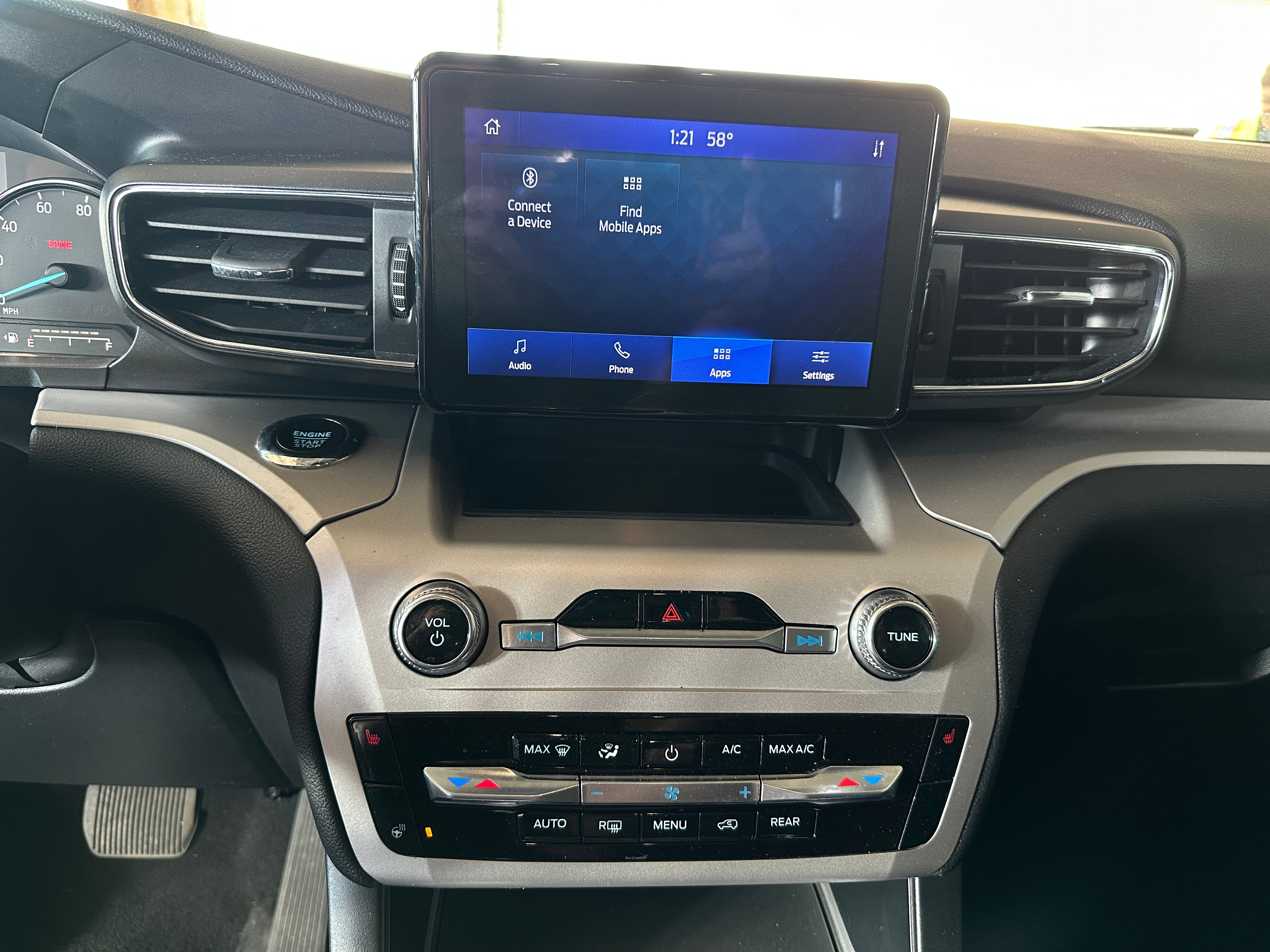 2024 Ford Explorer XLT 3