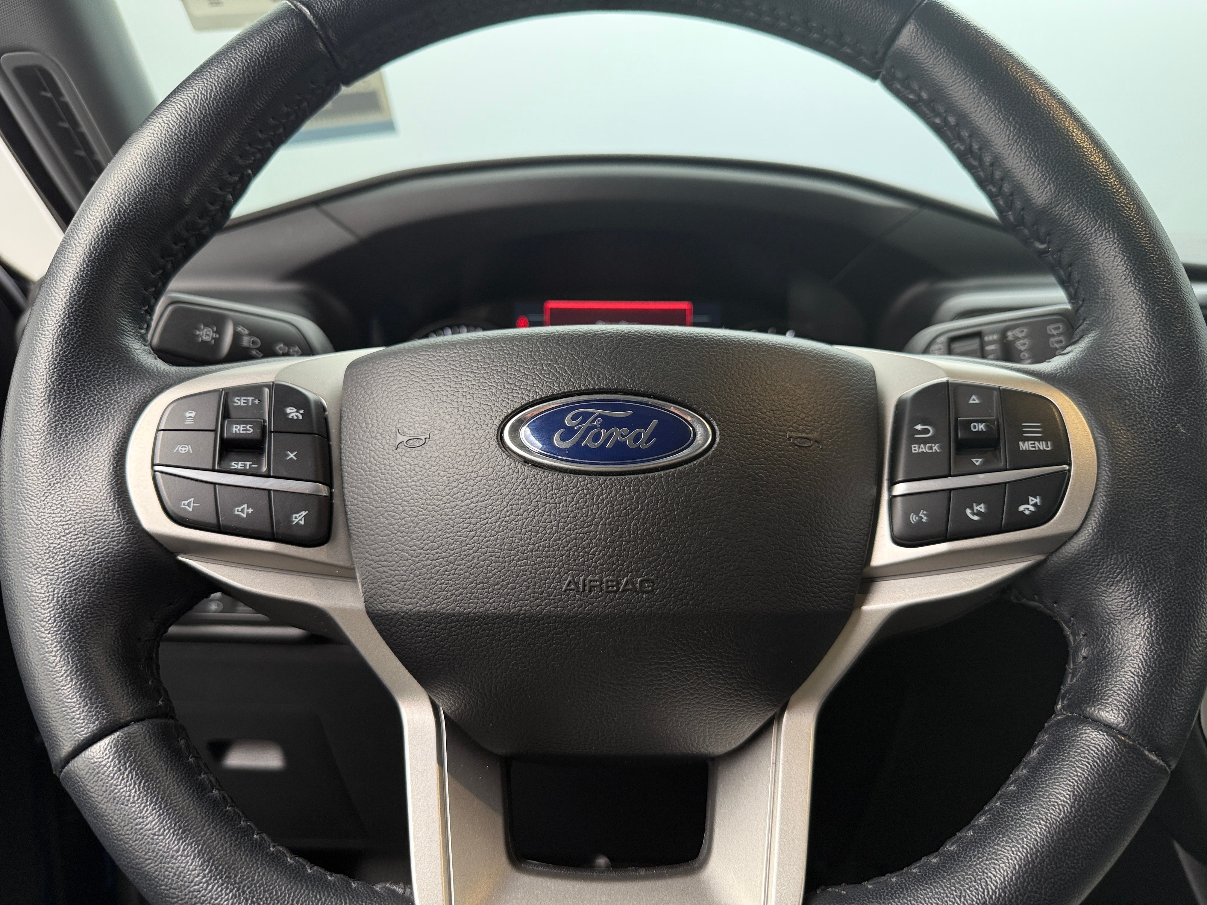2022 Ford Explorer XLT 4
