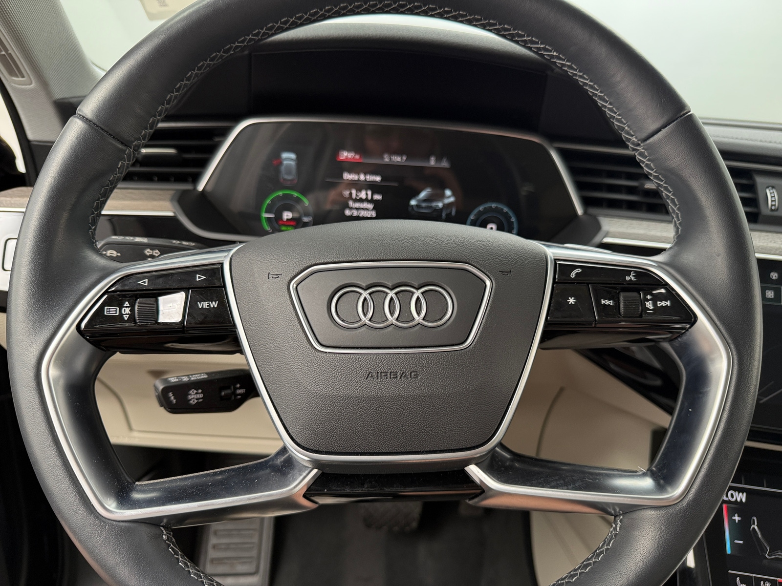 Thumbnail: 2022 Audi e-tron - 4