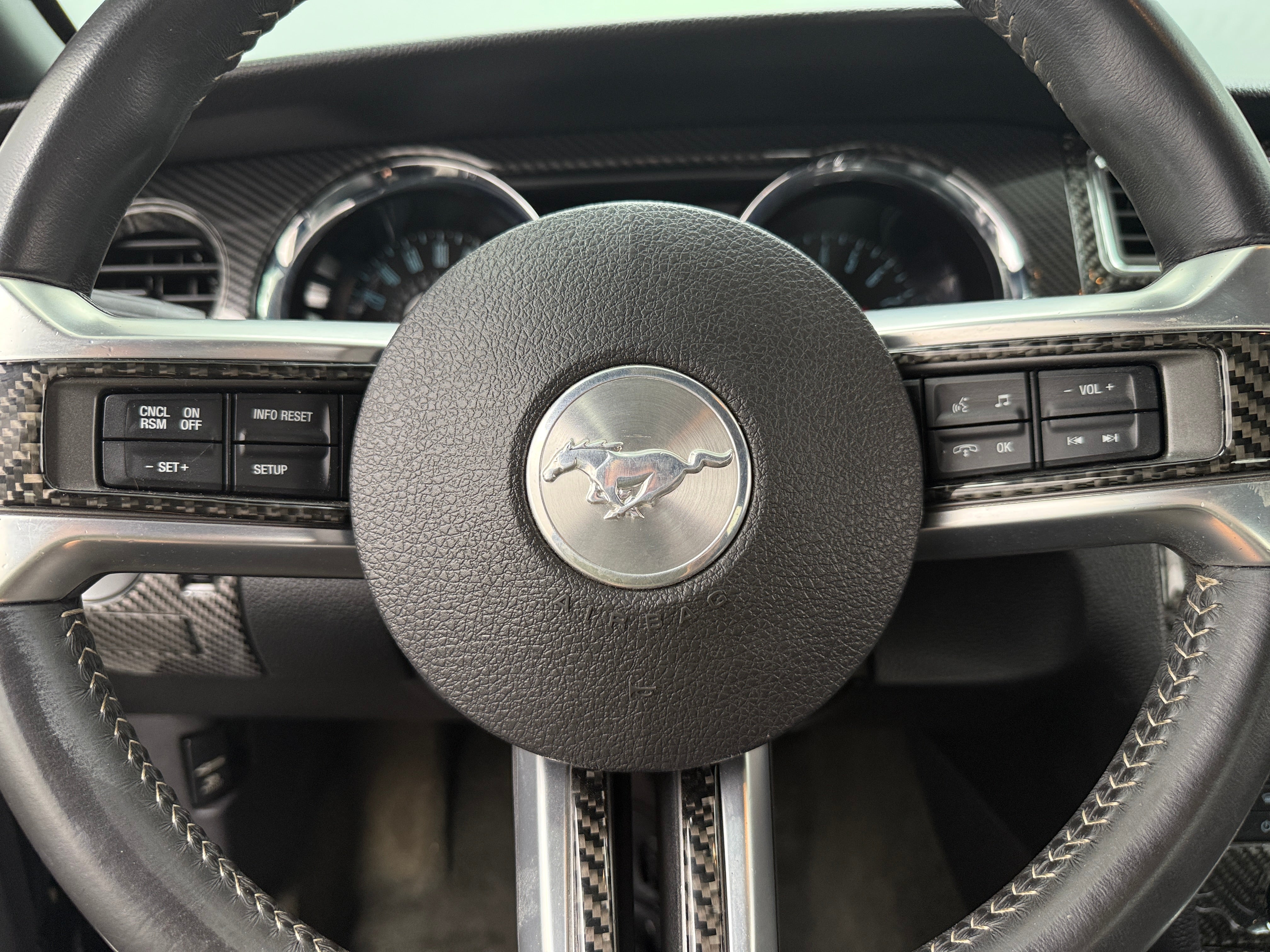 2014 Ford Mustang V6 4