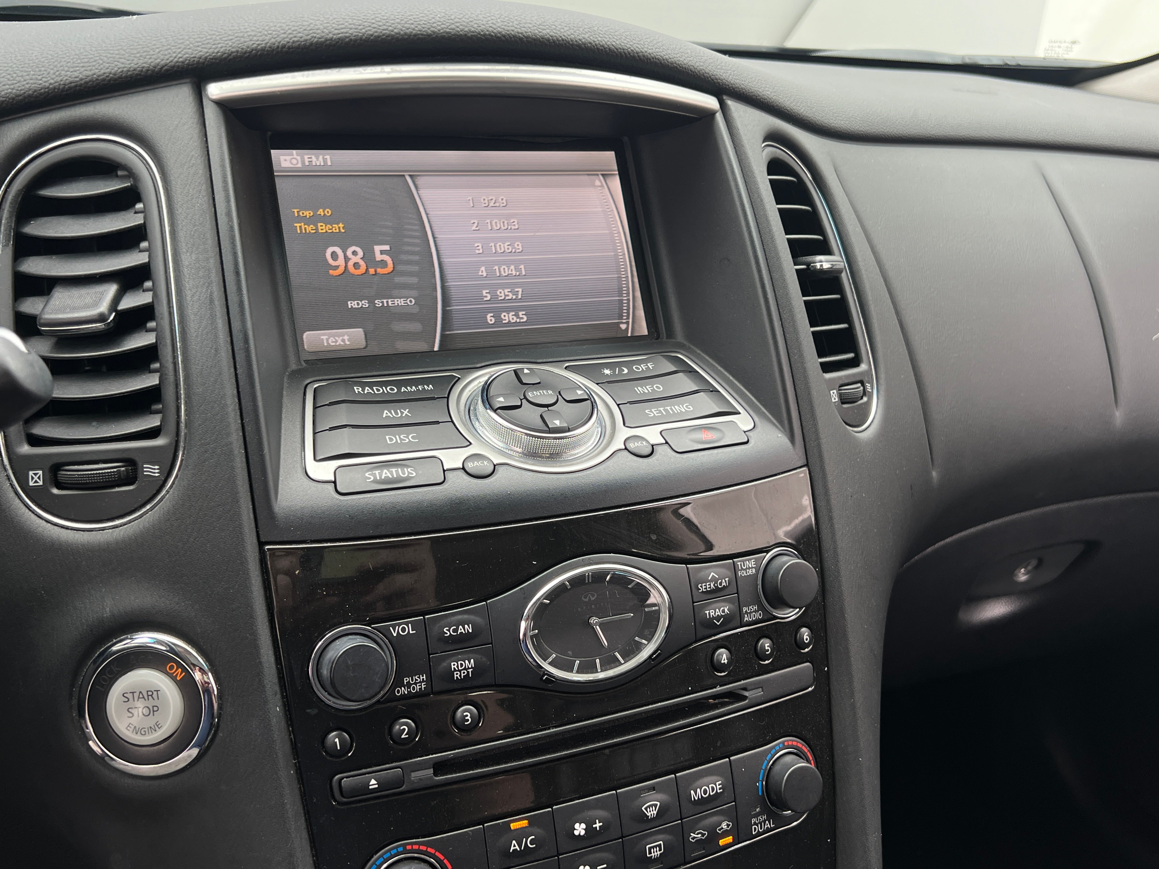 2017 INFINITI QX50 Base 3