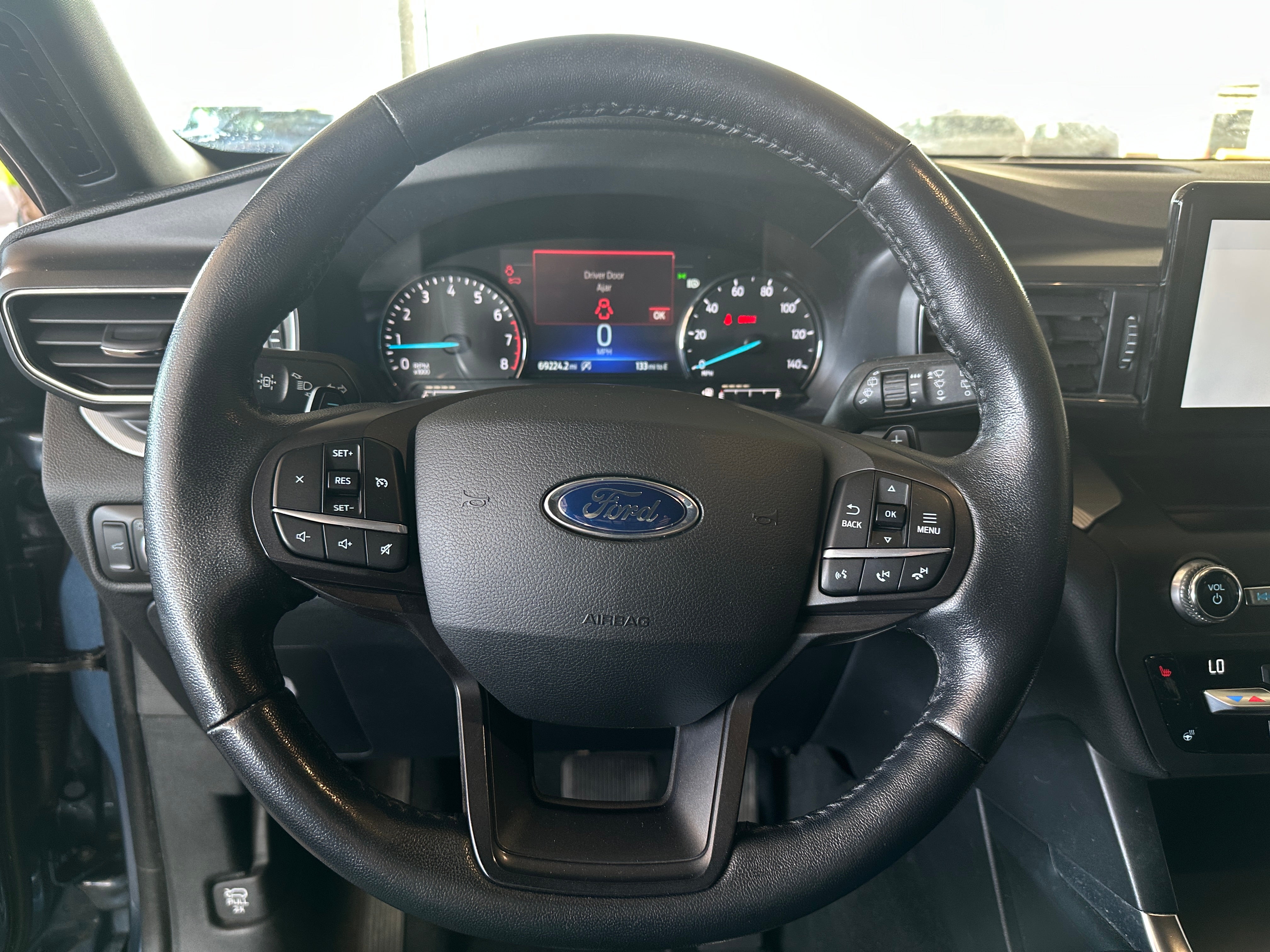 2020 Ford Explorer XLT 4