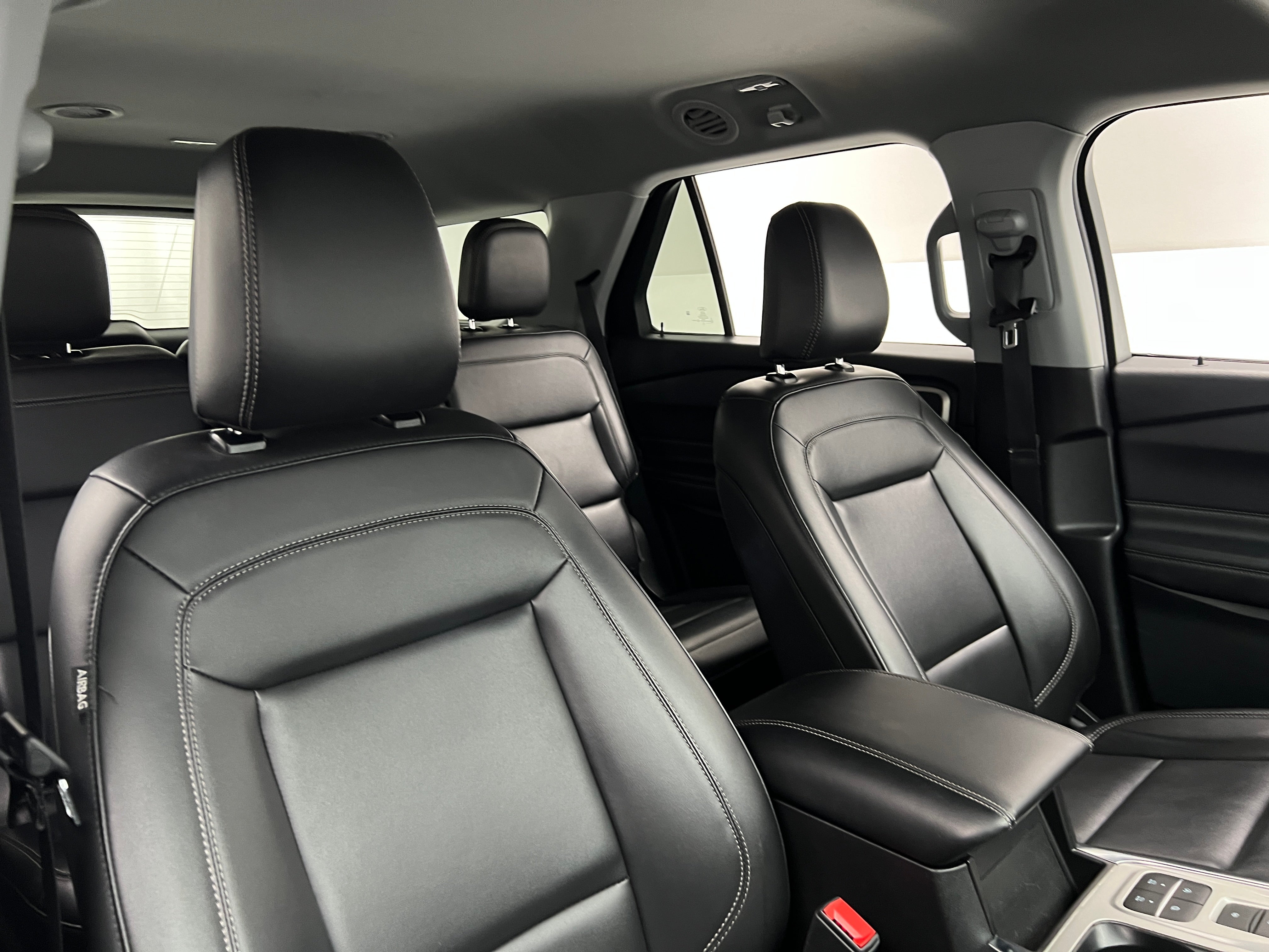 2024 Ford Explorer XLT 2