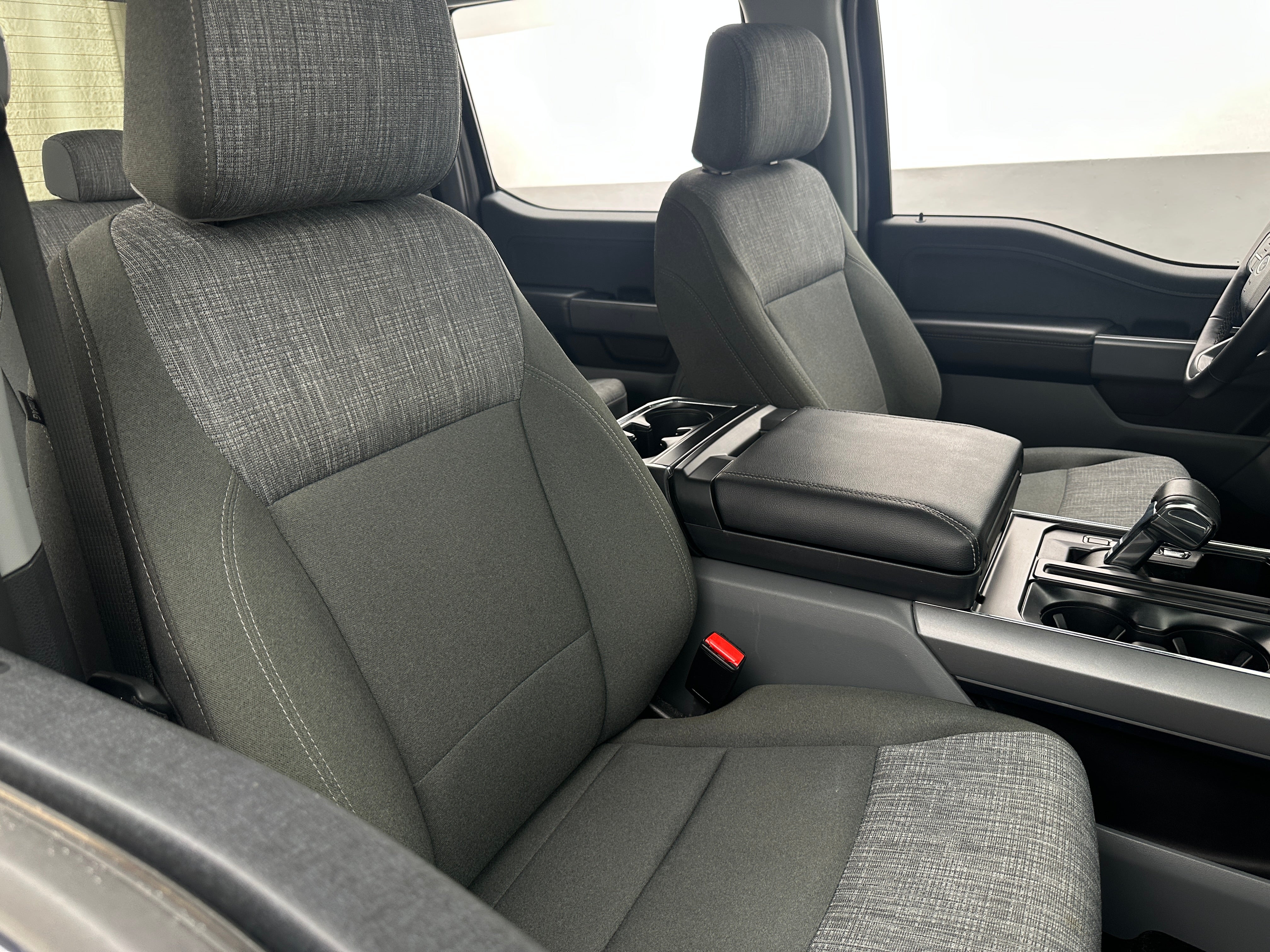 2023 Ford F-150 Lightning XLT 2