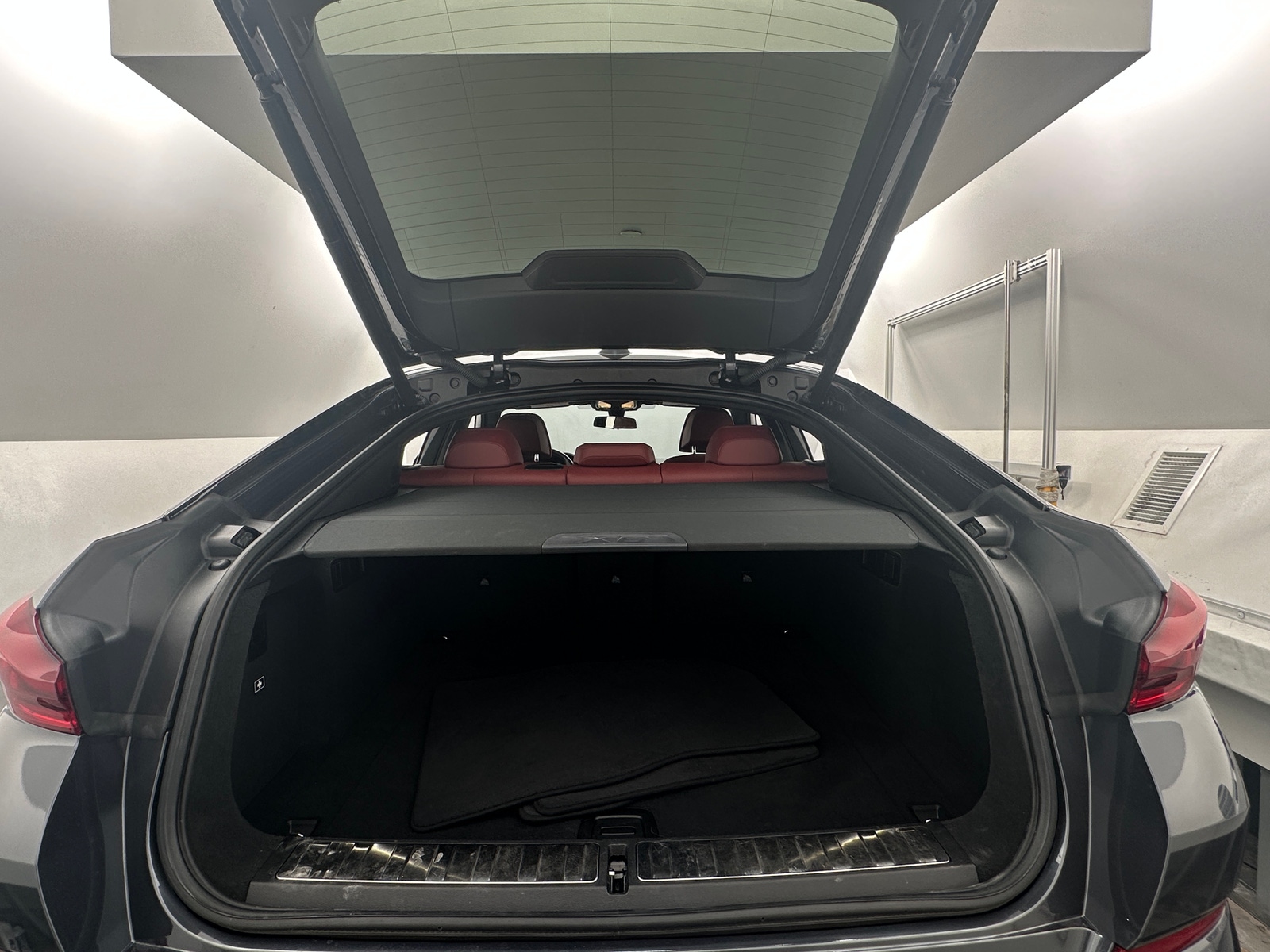Thumbnail: 2021 BMW X6 - 6