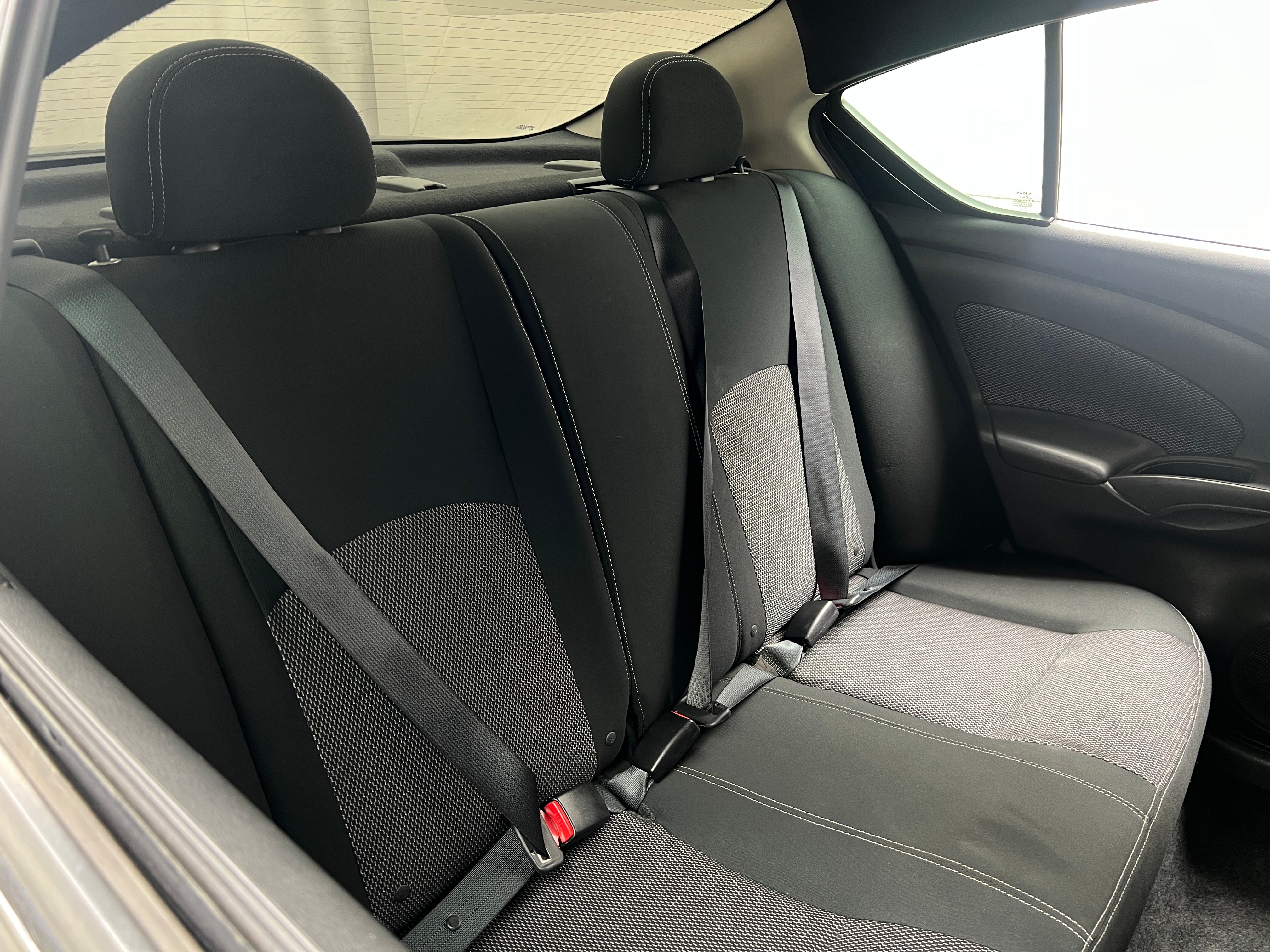 2018 Nissan Versa SV 5