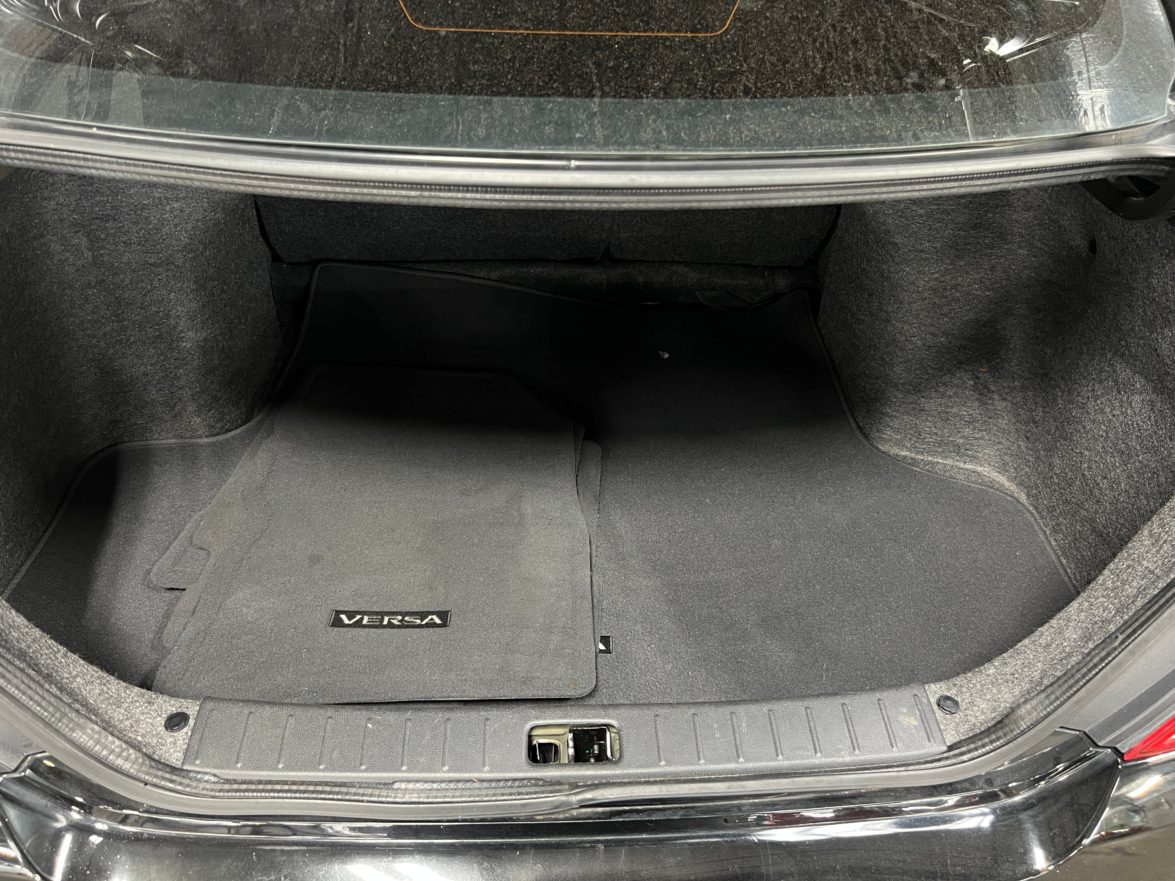 2018 Nissan Versa SV 6
