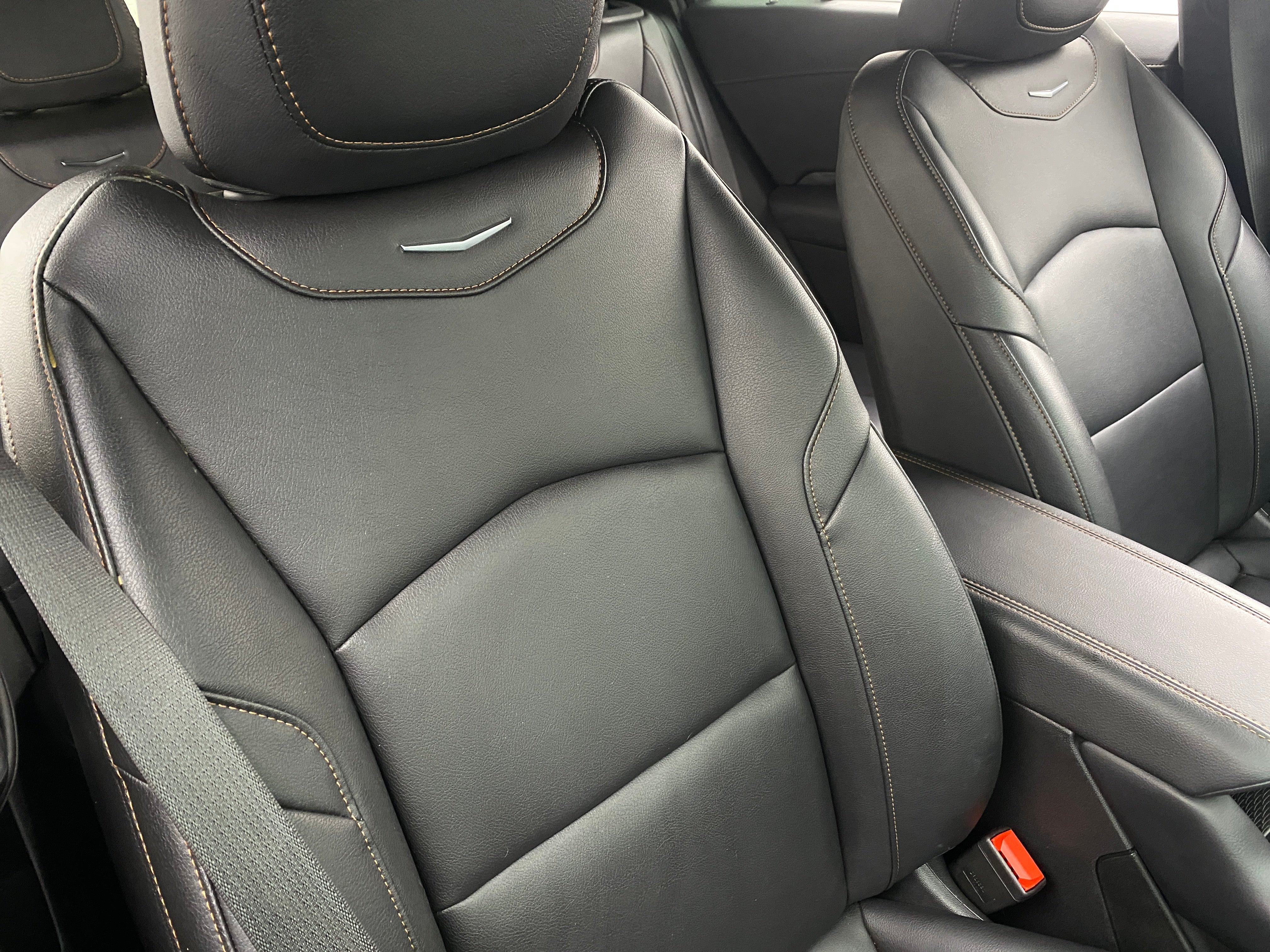 2023 Cadillac XT4 Sport 2