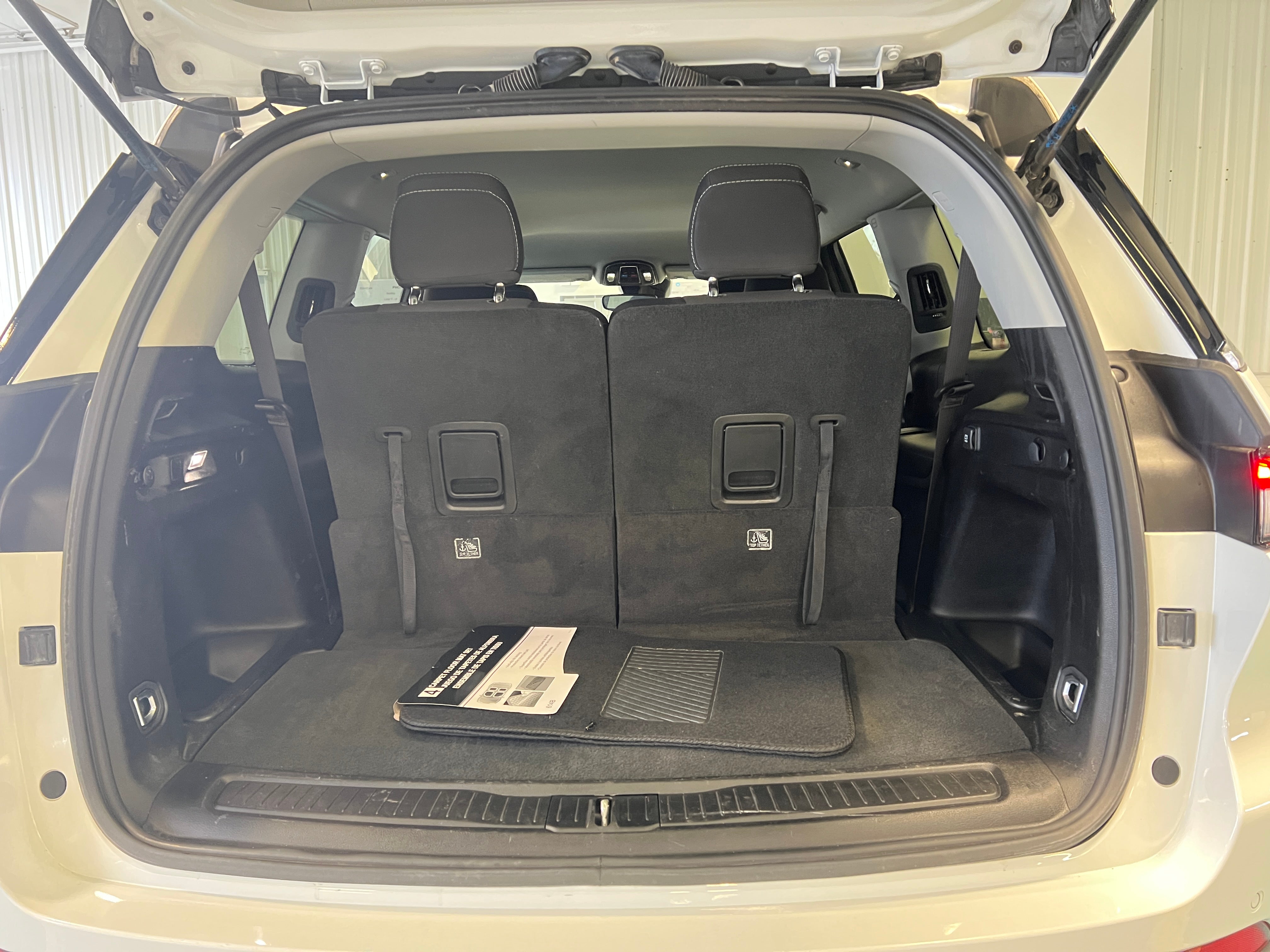 2023 Jeep Grand Cherokee L Laredo 7