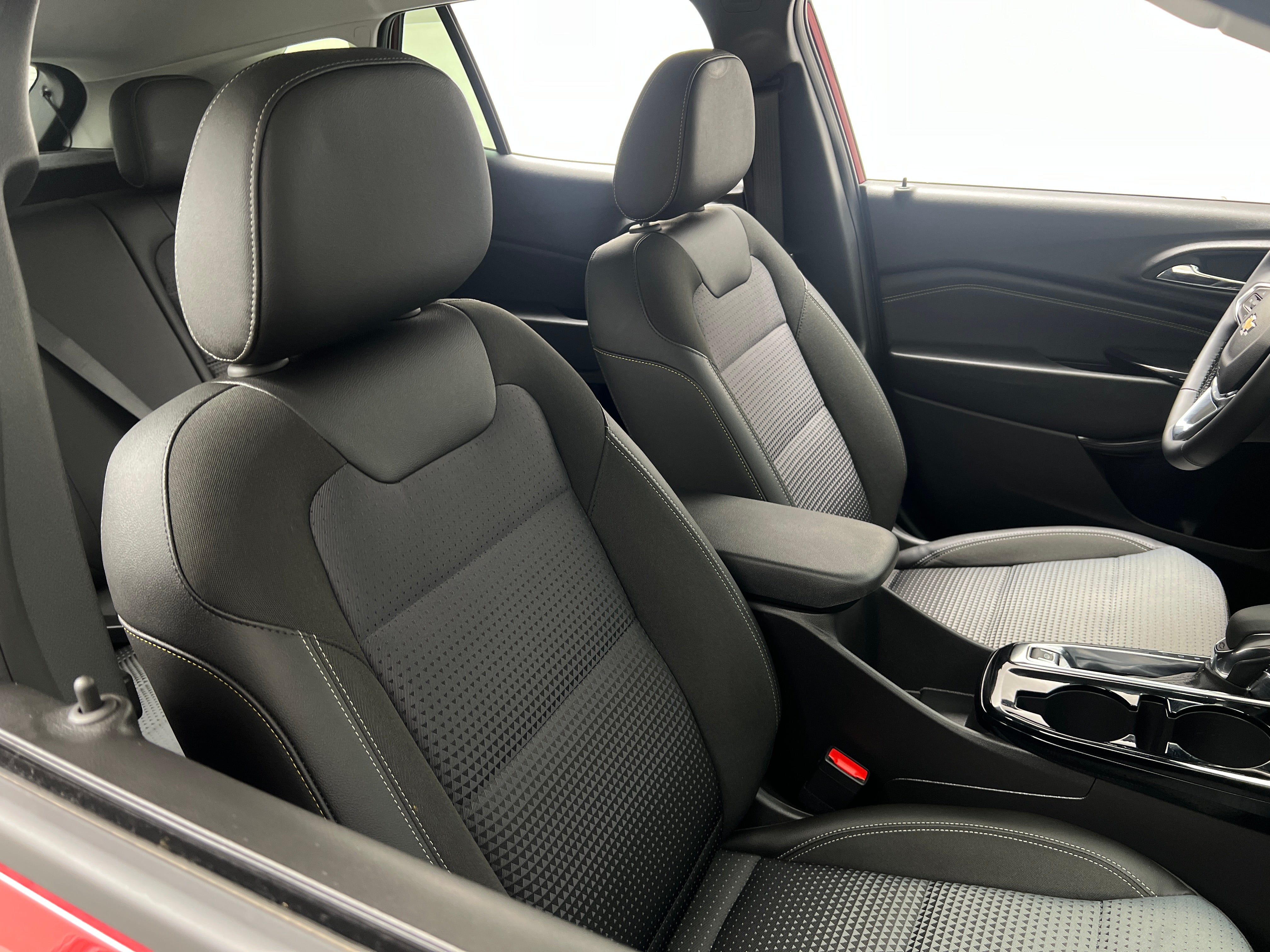 2025 Chevrolet Trax LT 2