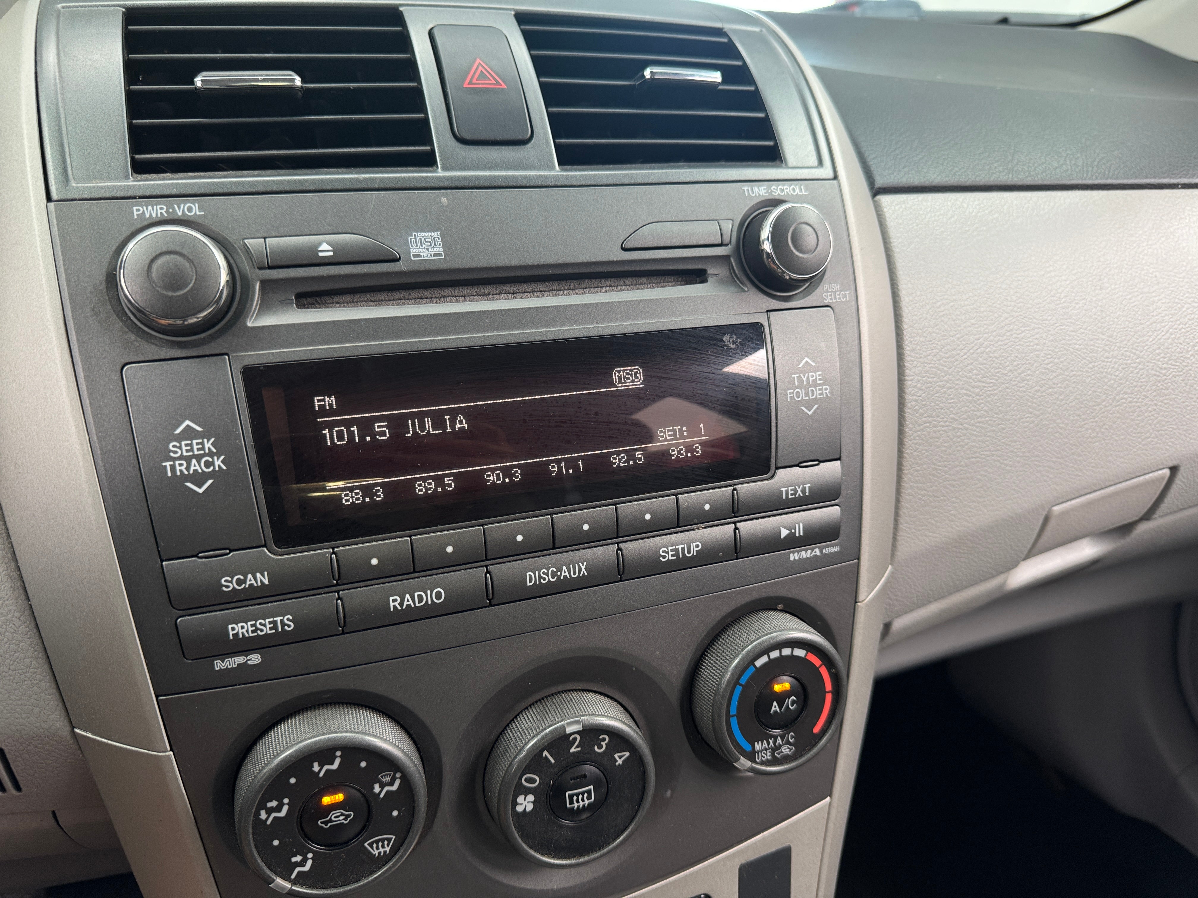 2011 Toyota Corolla LE 4