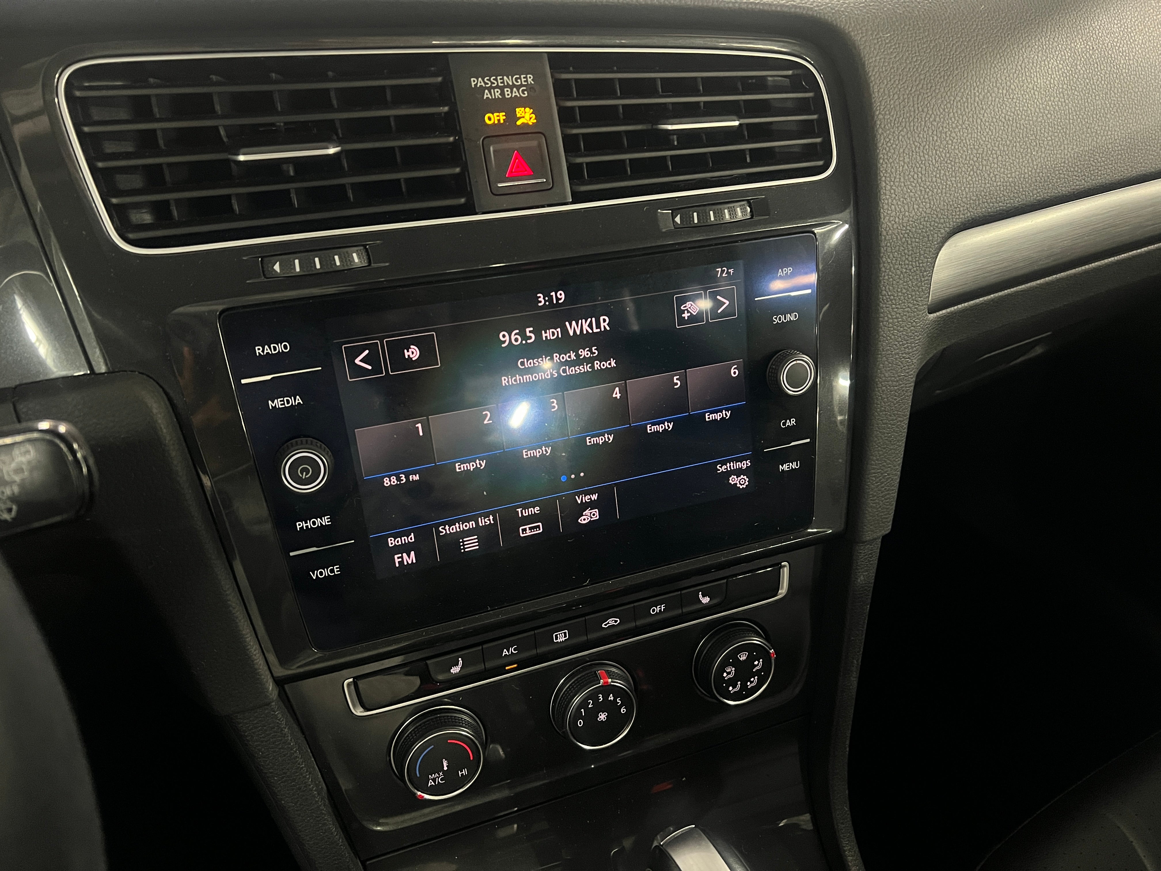 2018 Volkswagen Golf SE 3
