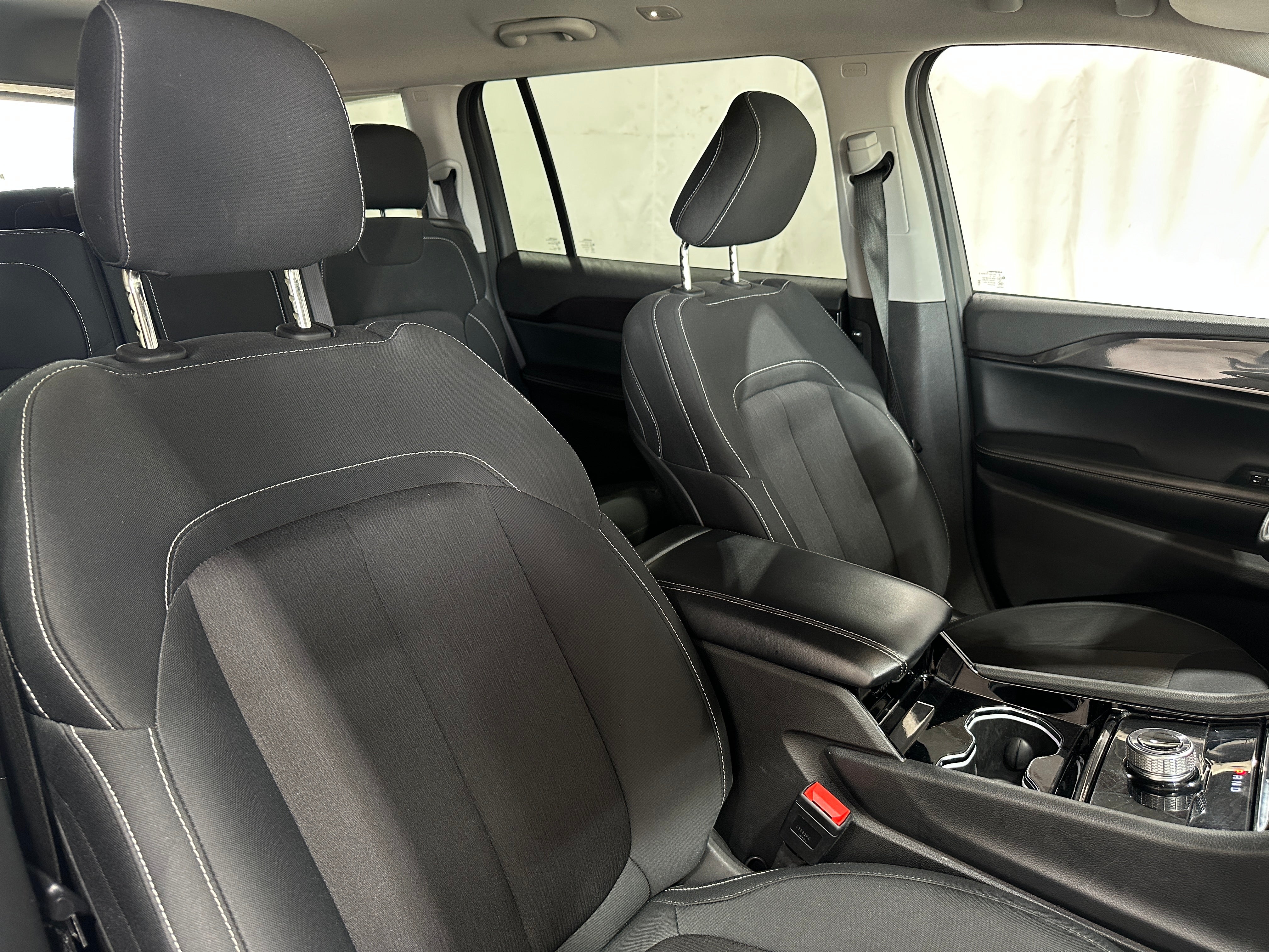 2023 Jeep Grand Cherokee L Laredo 2