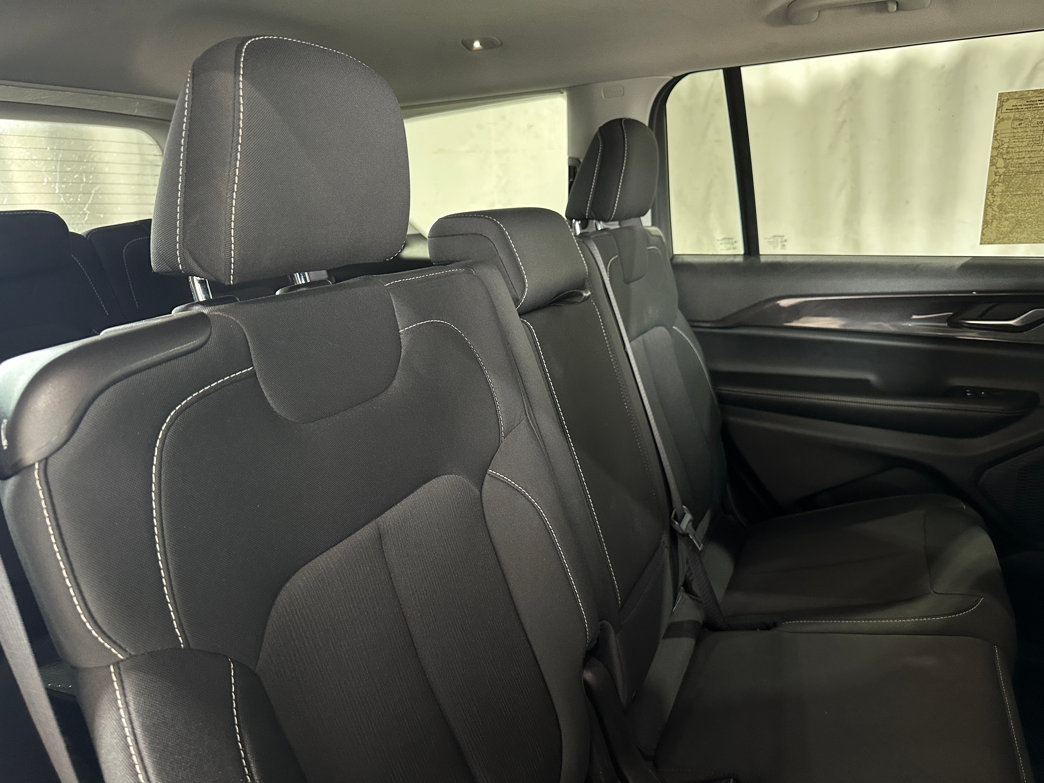 2023 Jeep Grand Cherokee L Laredo 6