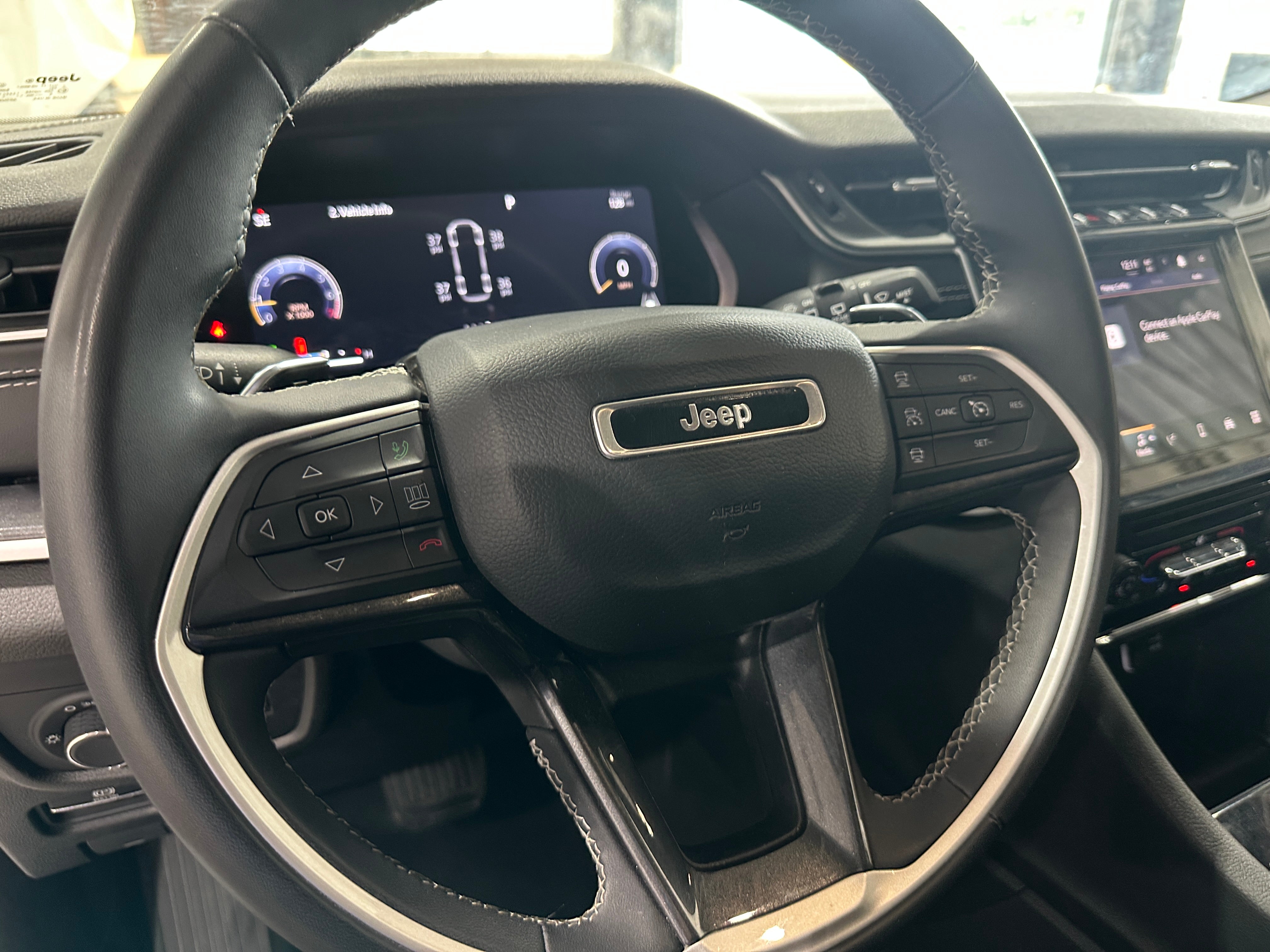 2023 Jeep Grand Cherokee L Laredo 5