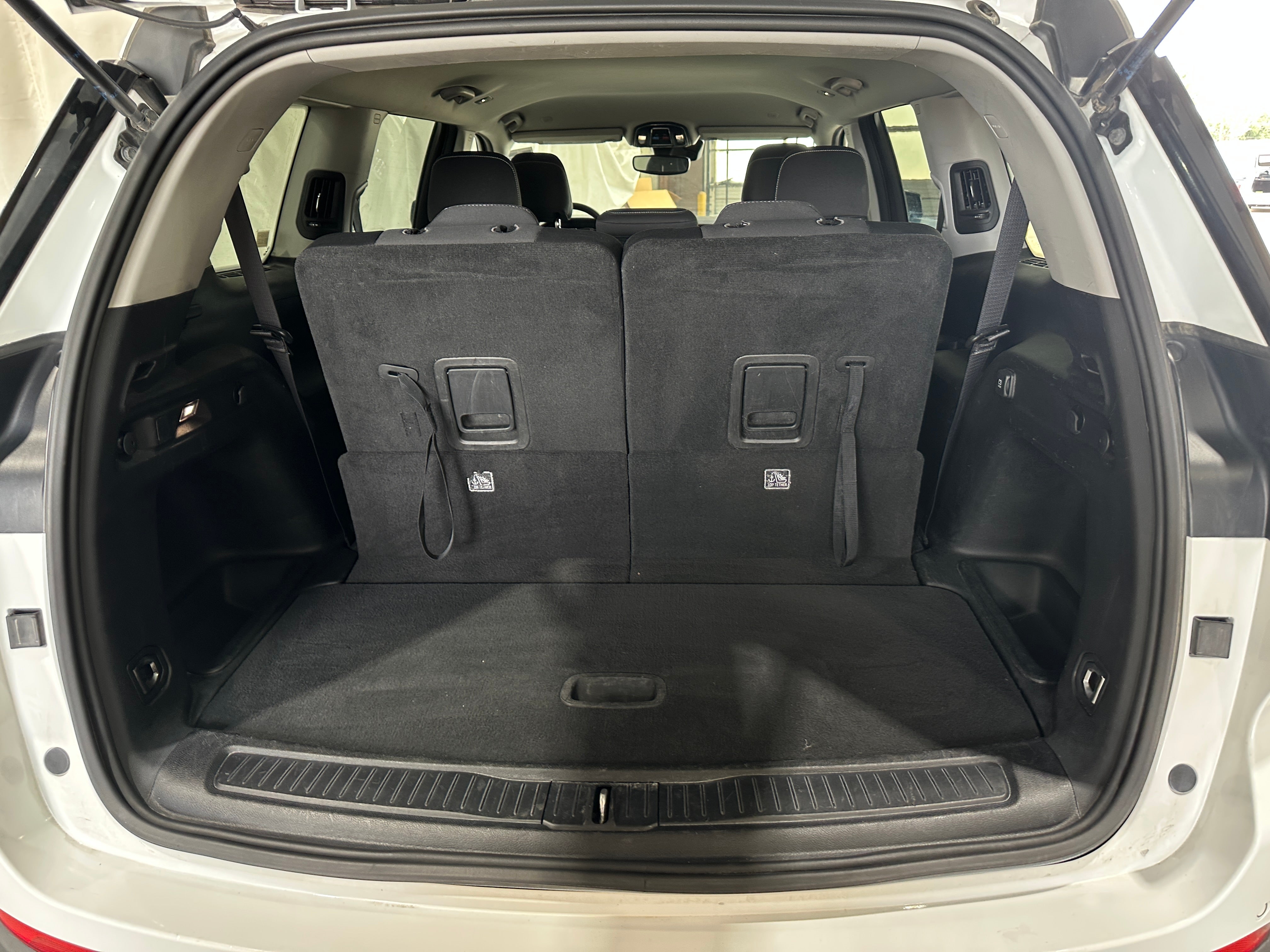 2023 Jeep Grand Cherokee L Laredo 7