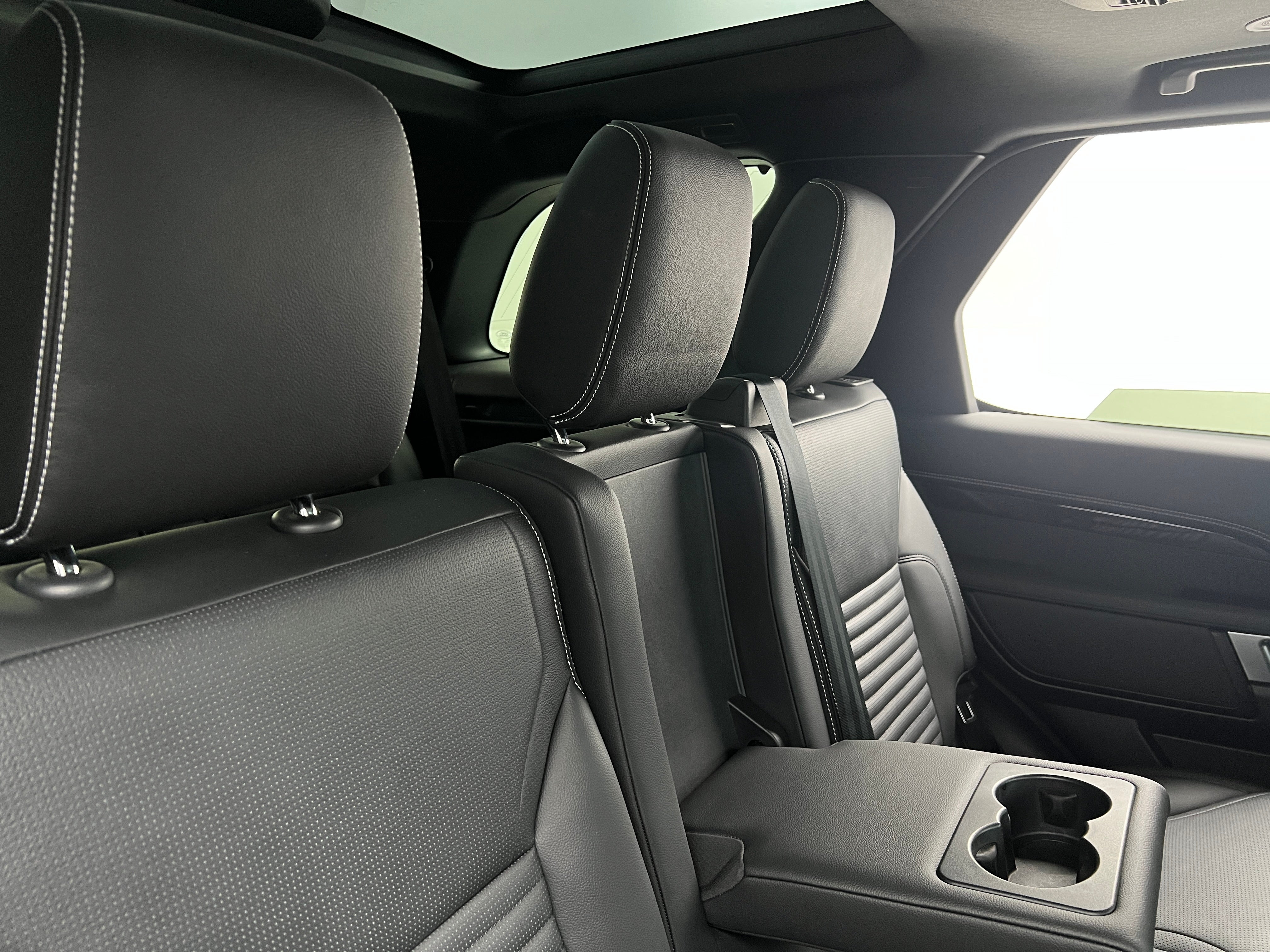 2023 Land Rover Discovery R-Dynamic S 5